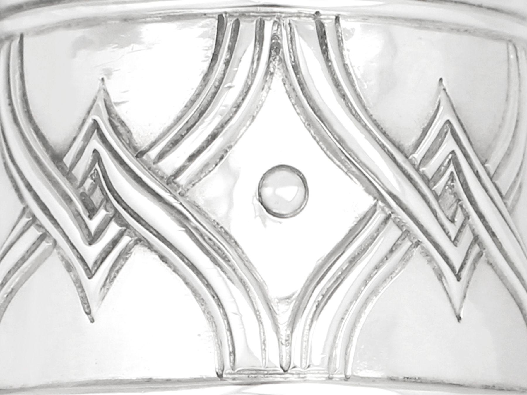 Tazza/Centre de table anttique edouardien anglais en argent sterling de style Arts & Crafts Excellent état - En vente à Jesmond, Newcastle Upon Tyne