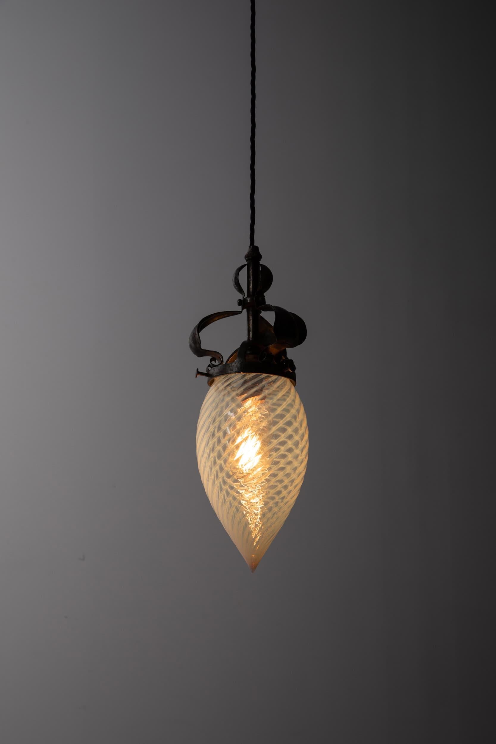 Lampada a sospensione in vetro di vaselina di epoca edoardiana, C.C. In condizioni discrete a London, GB