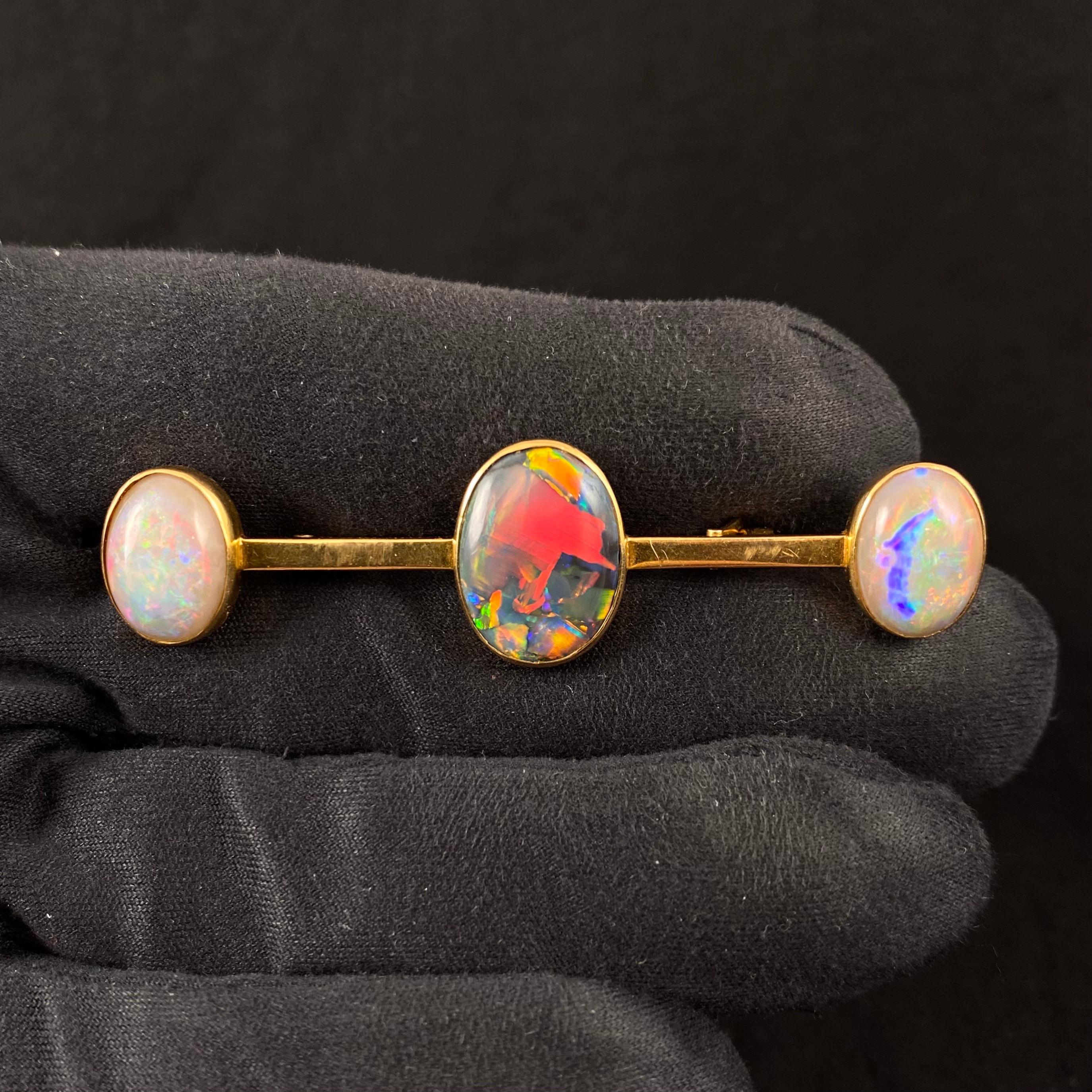 Antike Edwardian 5 Karat australischer schwarzer Opal Brosche Anhänger Gelbgold 1900er Jahre im Angebot 3