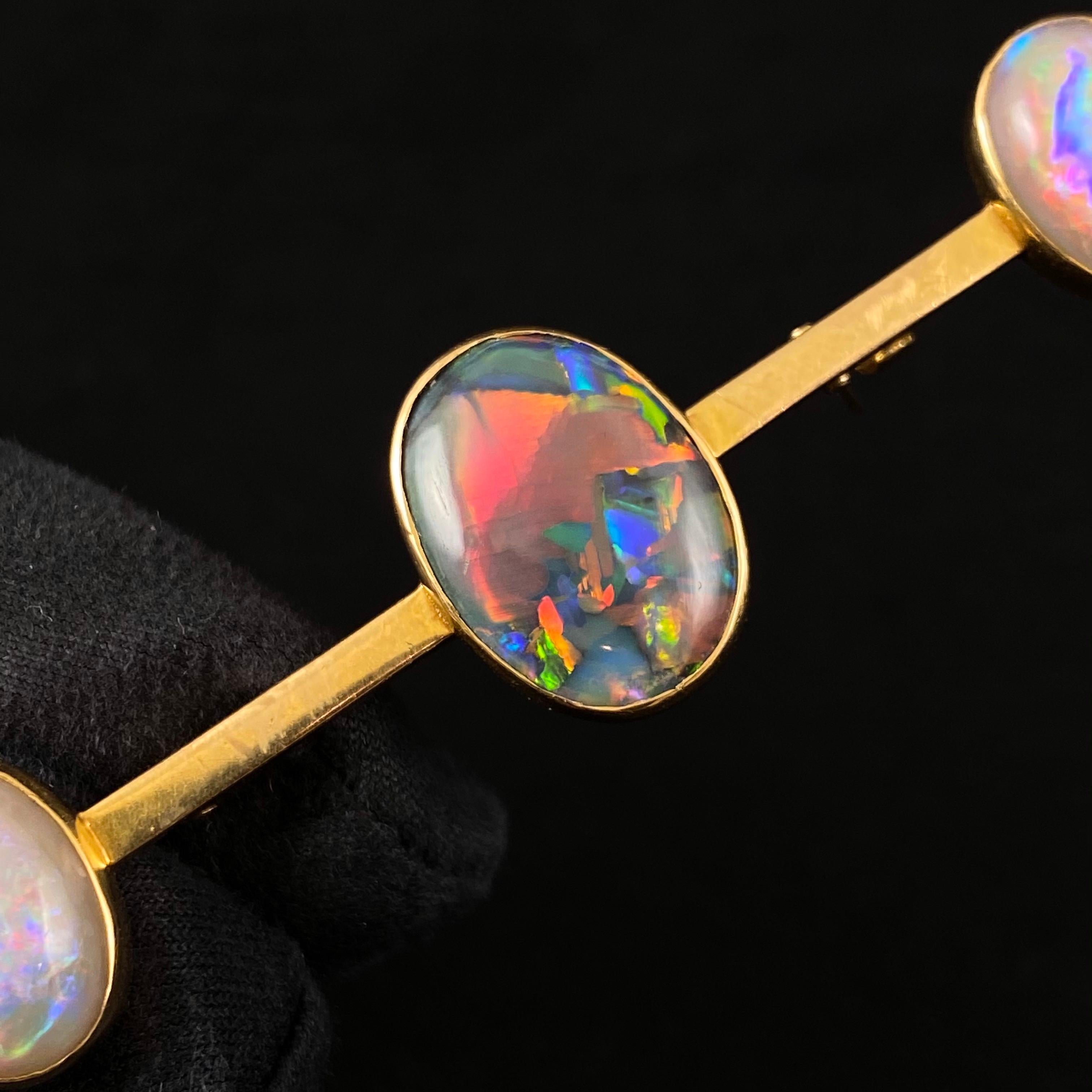 Antike Edwardian 5 Karat australischer schwarzer Opal Brosche Anhänger Gelbgold 1900er Jahre im Angebot 4