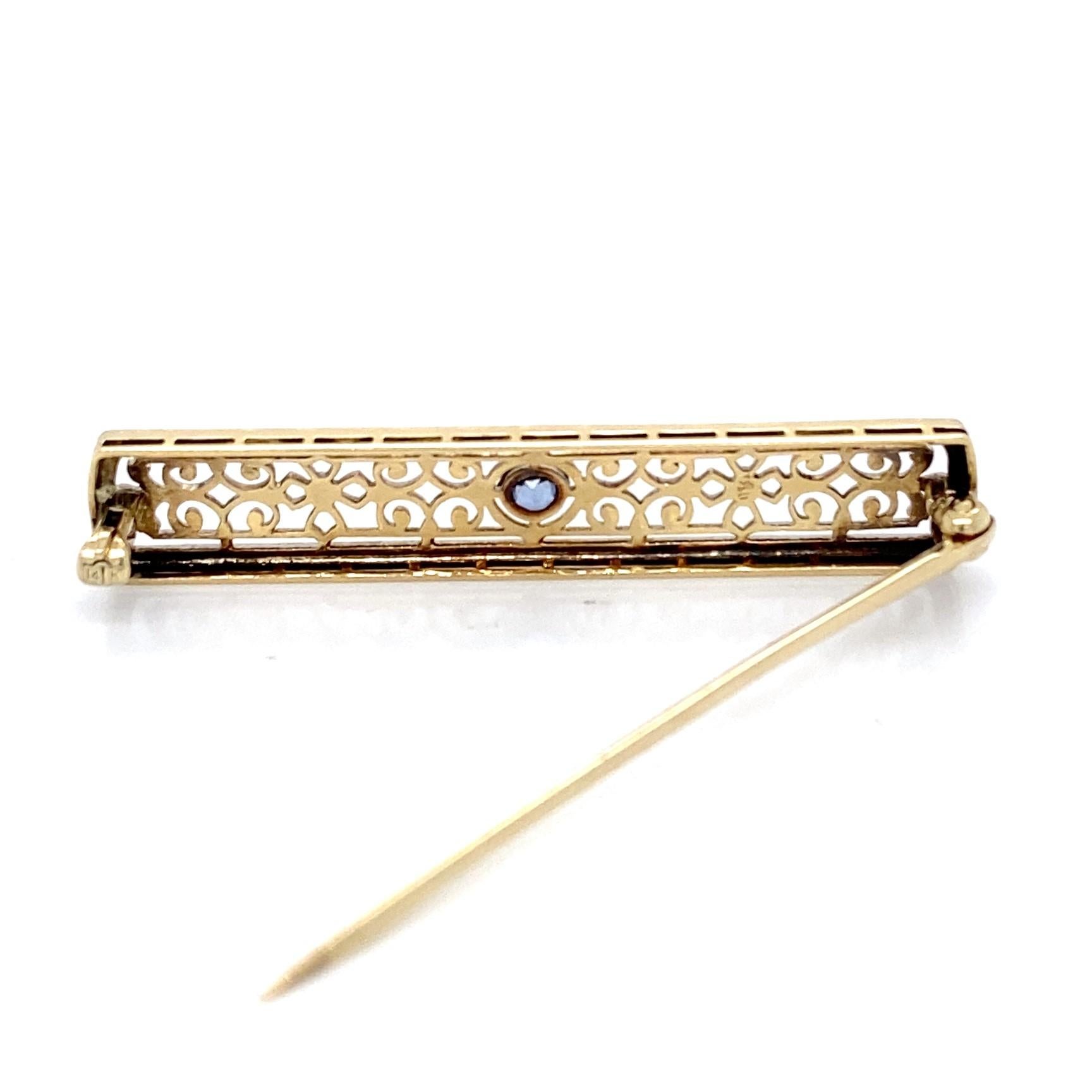 Antique Edwardian Blue Sapphire Filigree Platinum and Yellow Gold Brooch In Good Condition For Sale In Towson, MD