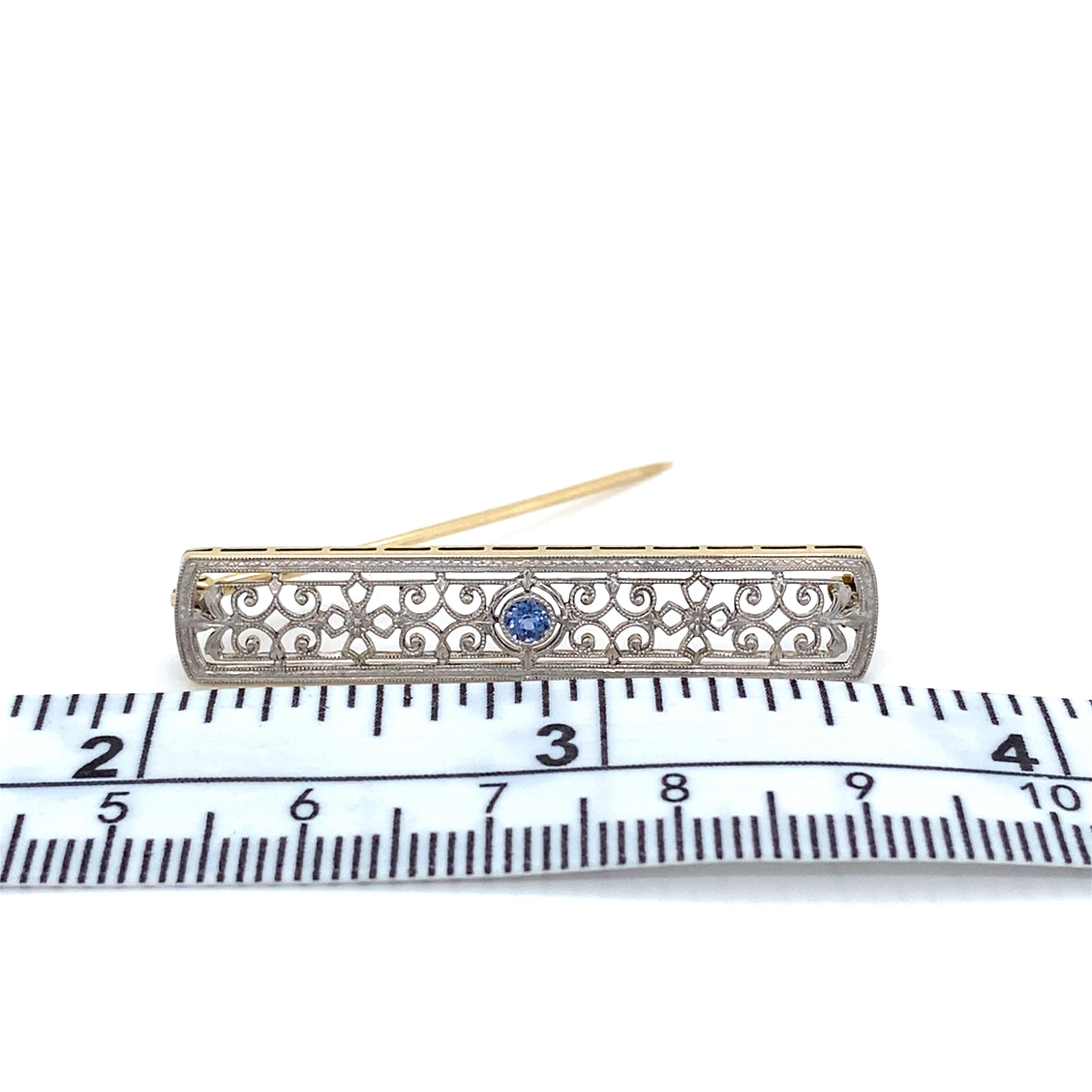Antique Edwardian Blue Sapphire Filigree Platinum and Yellow Gold Brooch For Sale 3