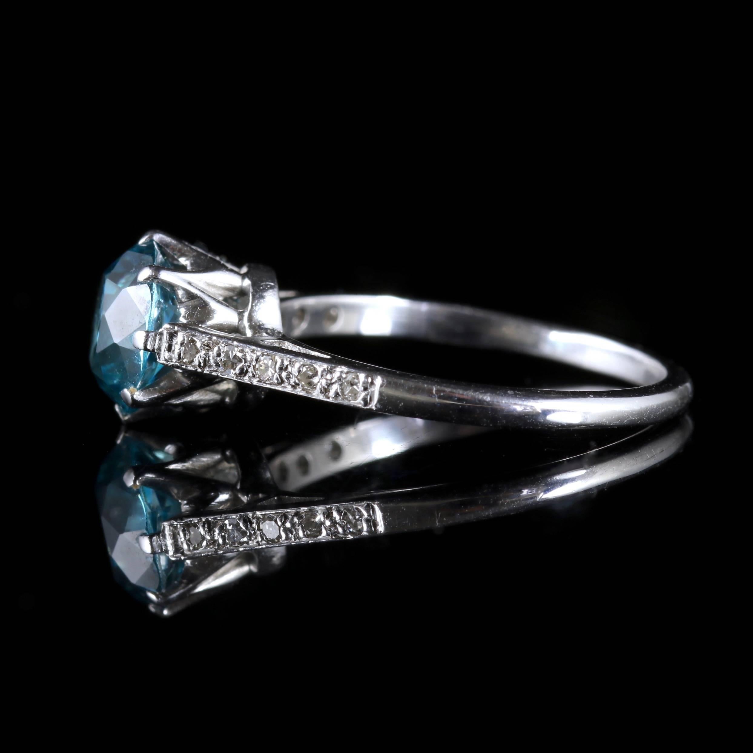 Women's or Men's Antique Edwardian Blue Zircon Solitaire Ring 18 Carat White Gold, circa 1915