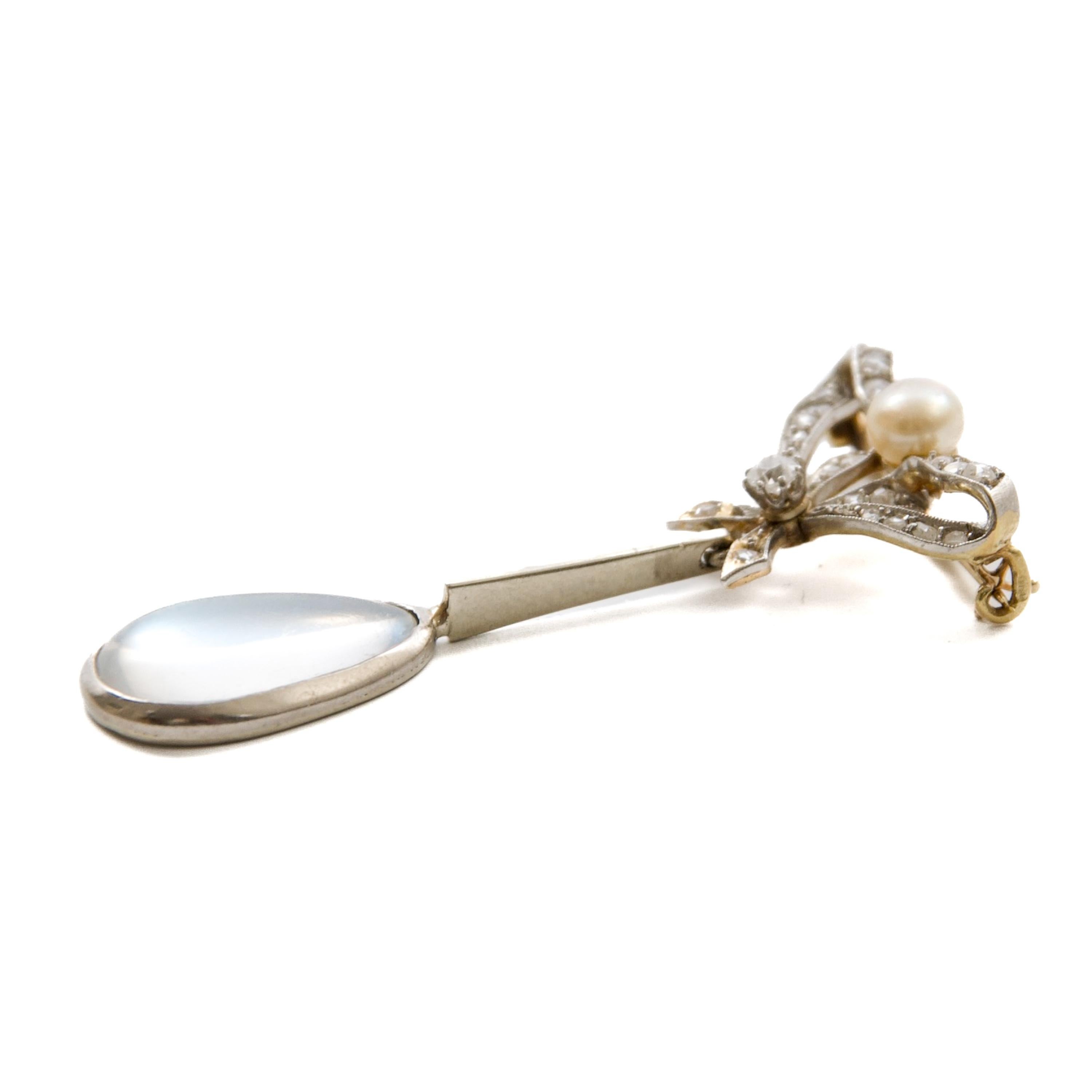 Antique Edwardian Bow Brooch with Pearl, Diamonds & Moonstone Drop In Good Condition For Sale In Rotterdam, NL