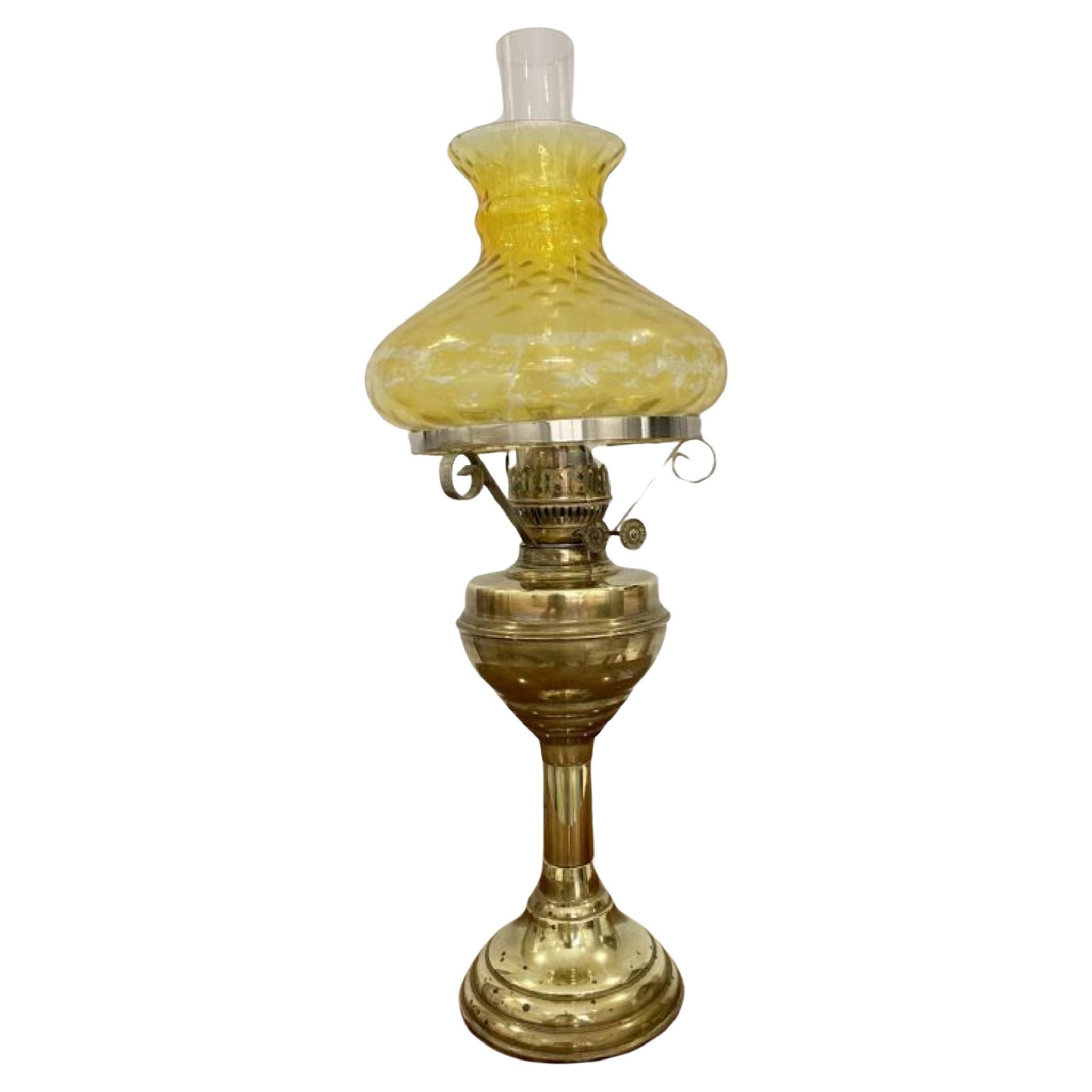 Lampe à huile ancienne en laiton de l'époque édouardienne