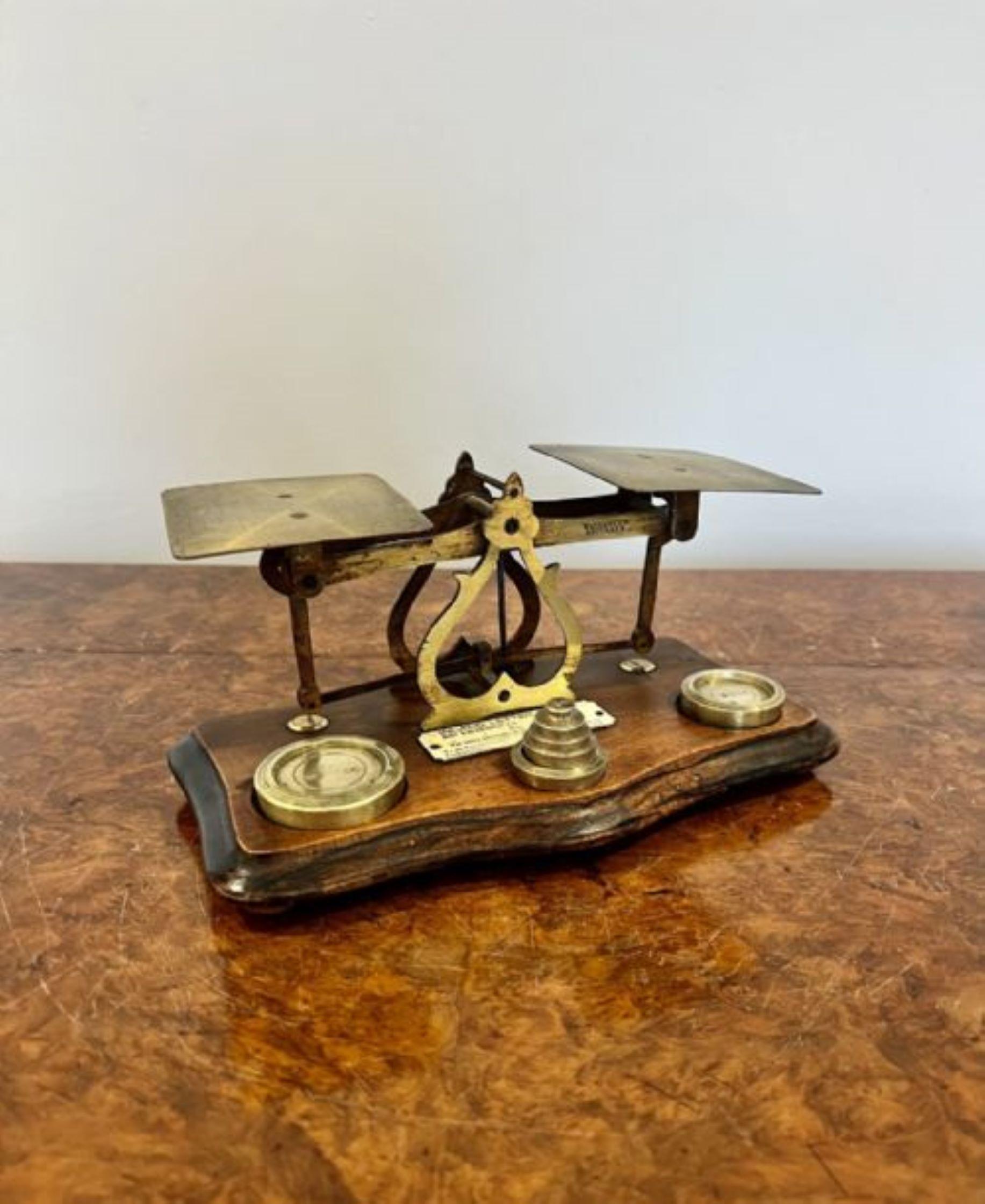 Antique Edwardian brass postal scales & weights  In Good Condition For Sale In Ipswich, GB