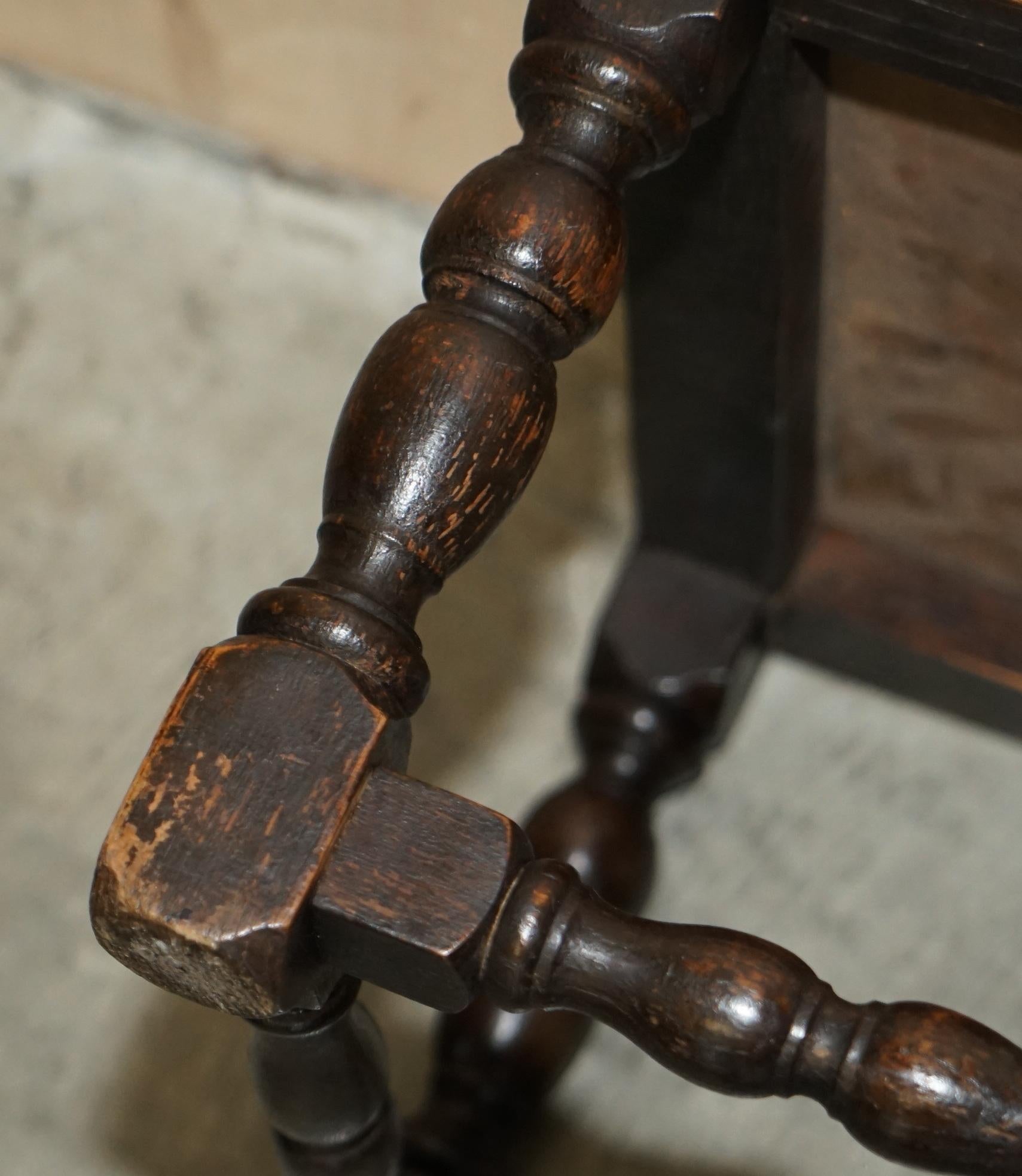 Petit repose-pieds édouardien ancien en cuir marron et chêne anglais vers 1900-1910 en vente 3