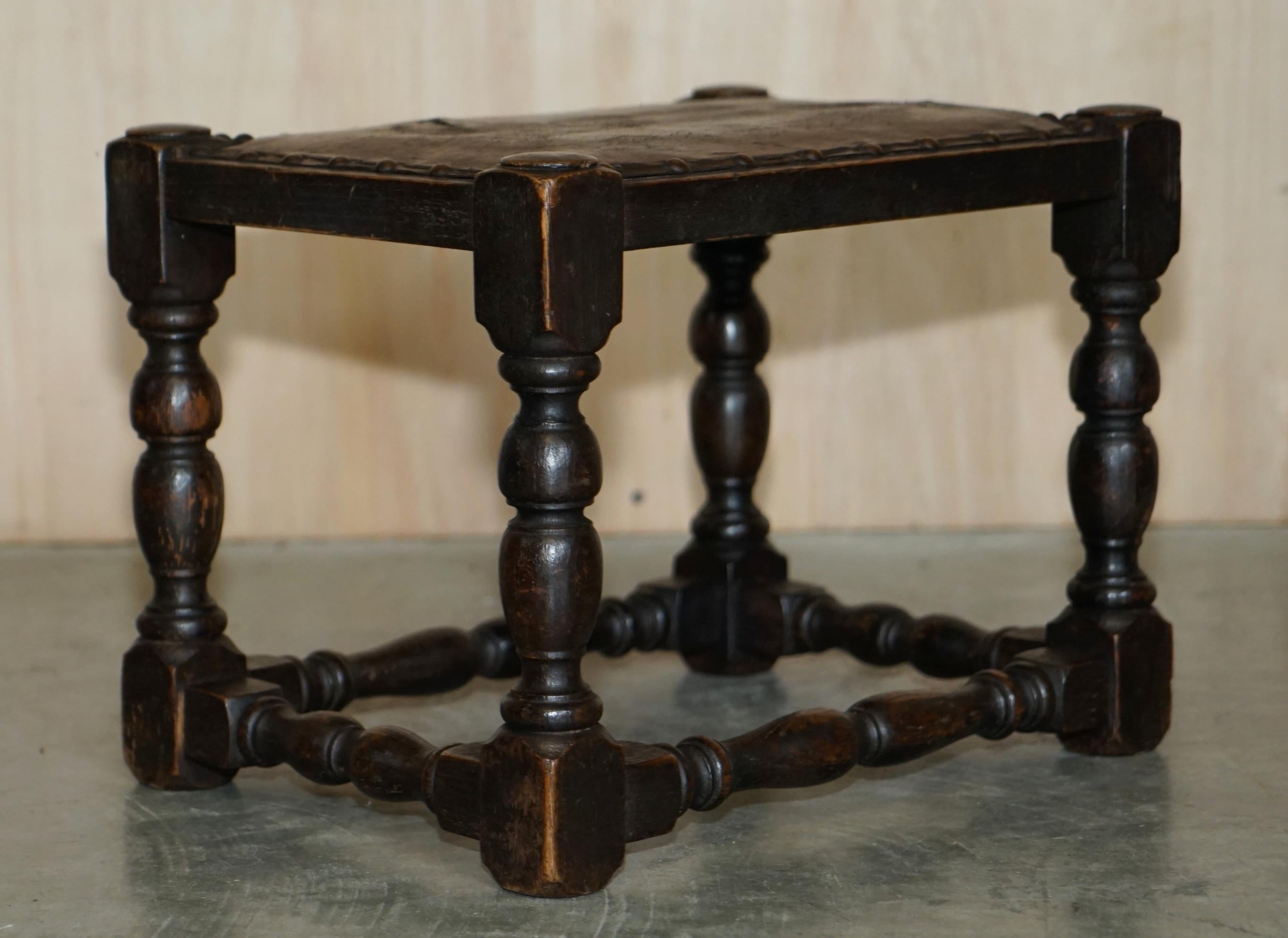 Antique Edwardian Brown Leather & English Oak circa 1900-1910 Small Footstool For Sale 1