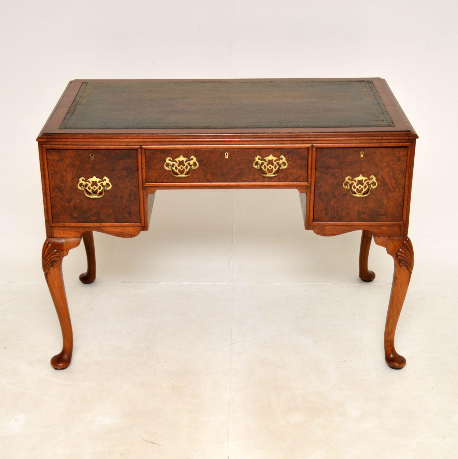 A beautiful antique Edwardian leather top desk in burr walnut. This was made in England, it dates from around the 1900-1910 period.
It is of superb quality, there are stunning burr walnut grain patterns on the front and figured walnut on the sides,