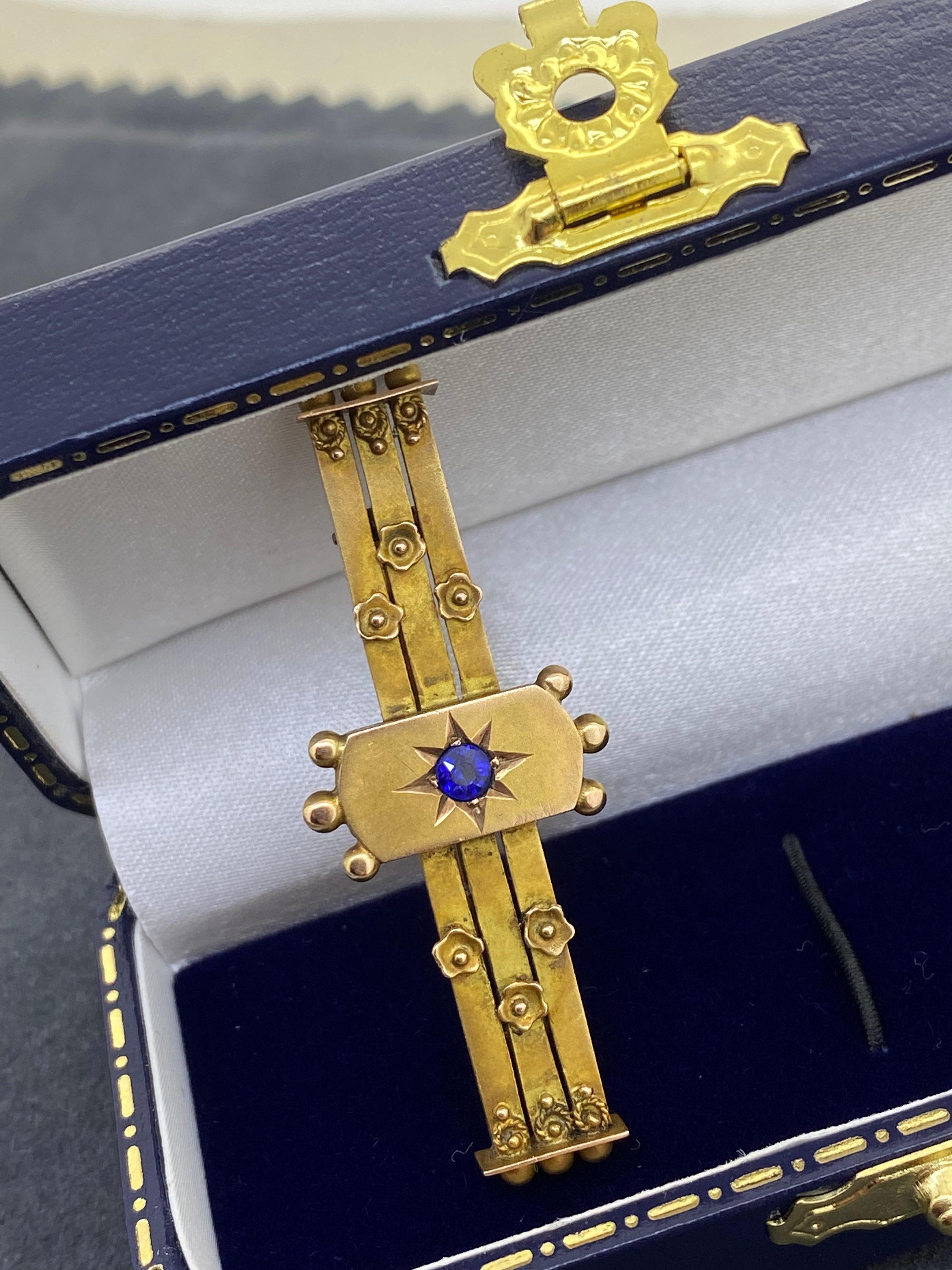 Broche ancienne en or jaune 15K et saphir de Willis & Sons, datant de l'époque édouardienne, vers 1905. Unisexe en vente