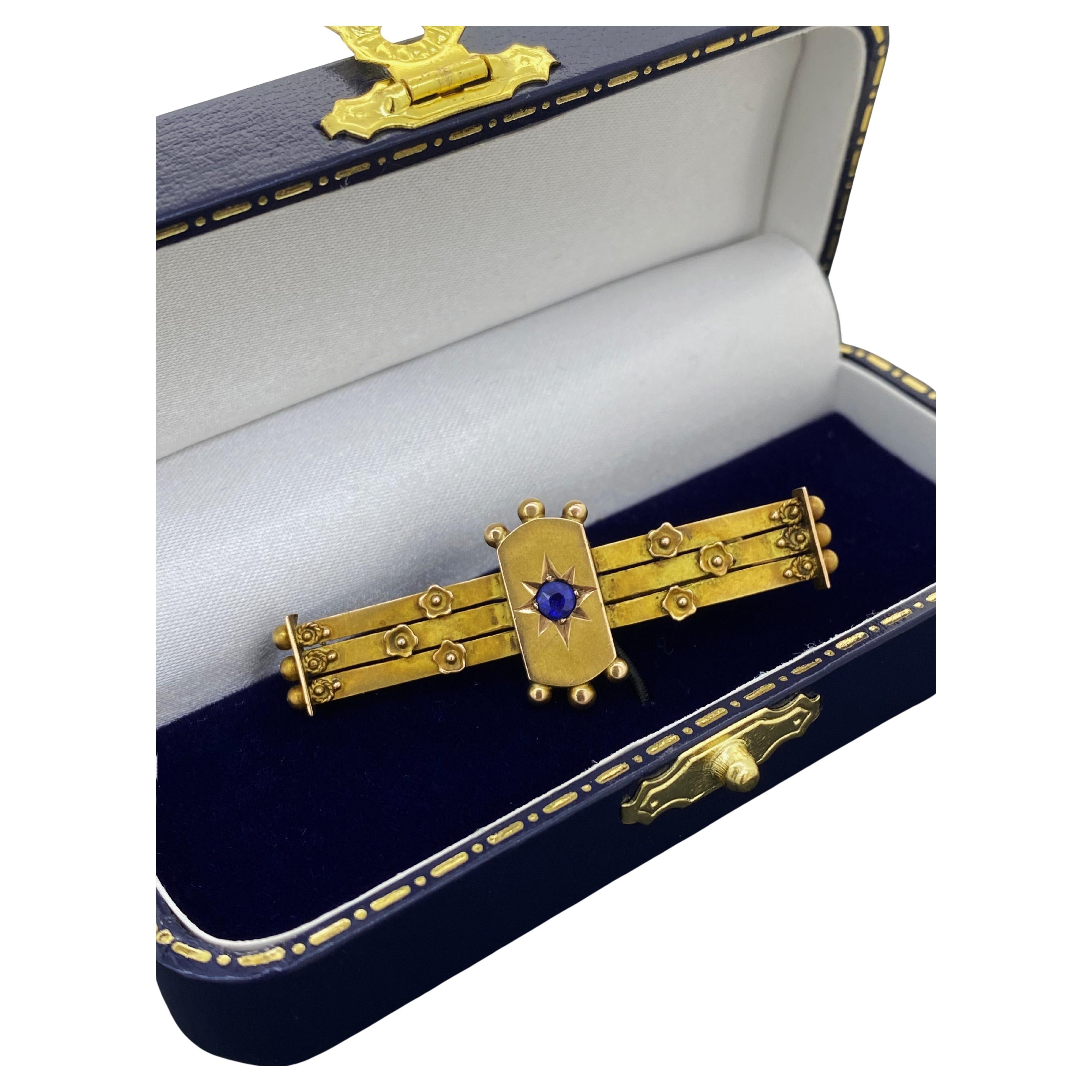 Broche ancienne en or jaune 15K et saphir de Willis & Sons, datant de l'époque édouardienne, vers 1905. en vente