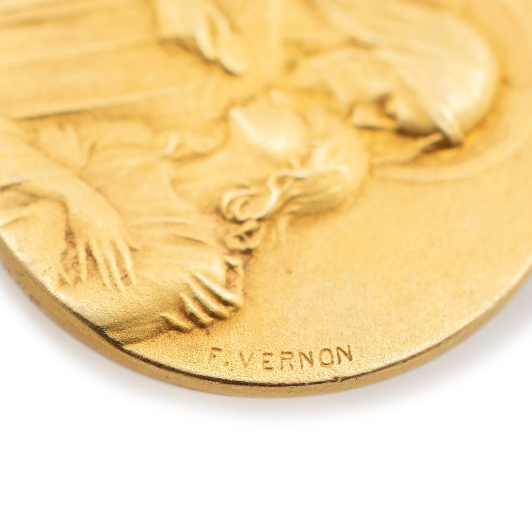 Women's or Men's Antique Edwardian Cartier Frederic de Vernon 18K Yellow Gold Medal Pendant