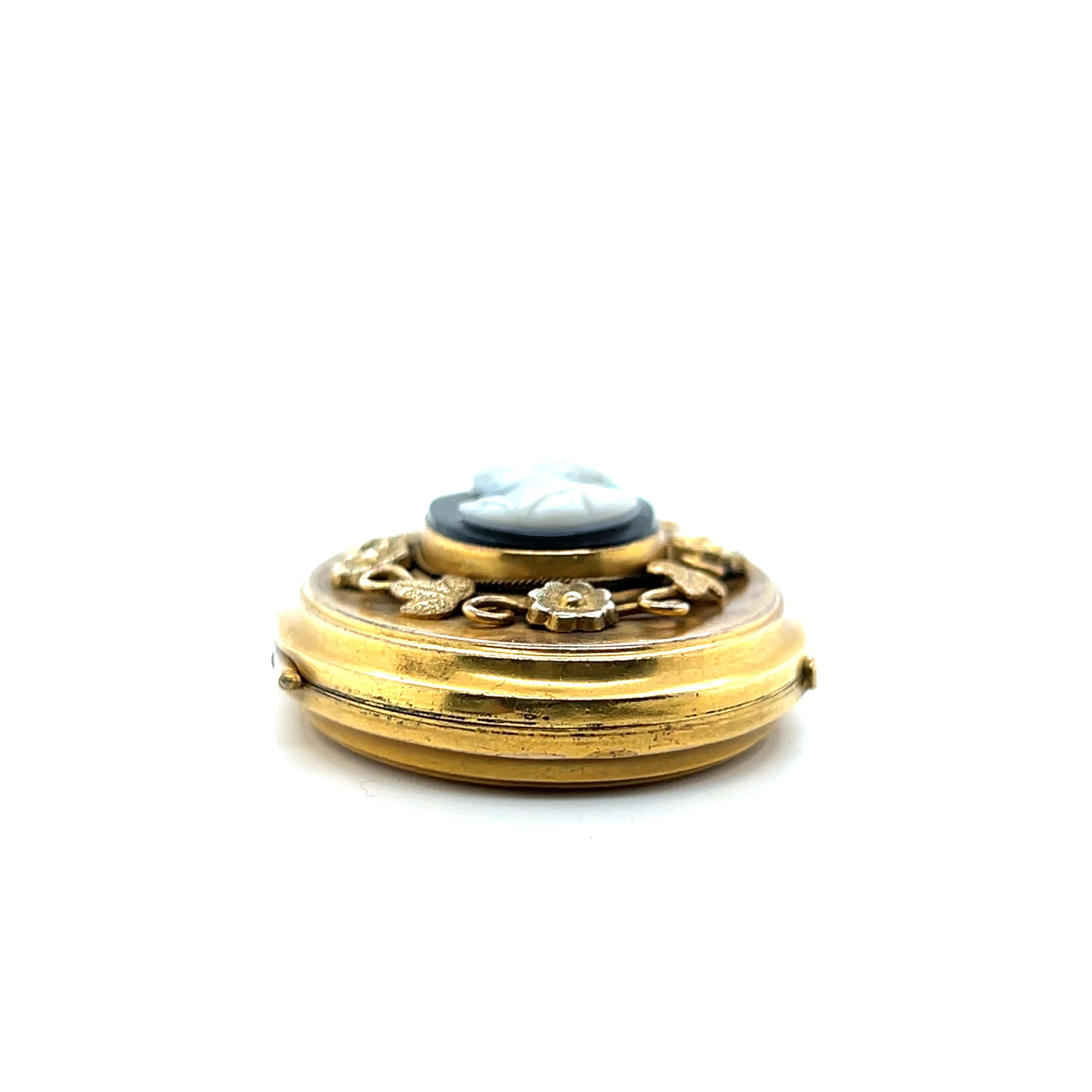 Antique Edwardian Carved Agate Cameo and  10k/14k Yellow Gold Locket 1900s For Sale 5