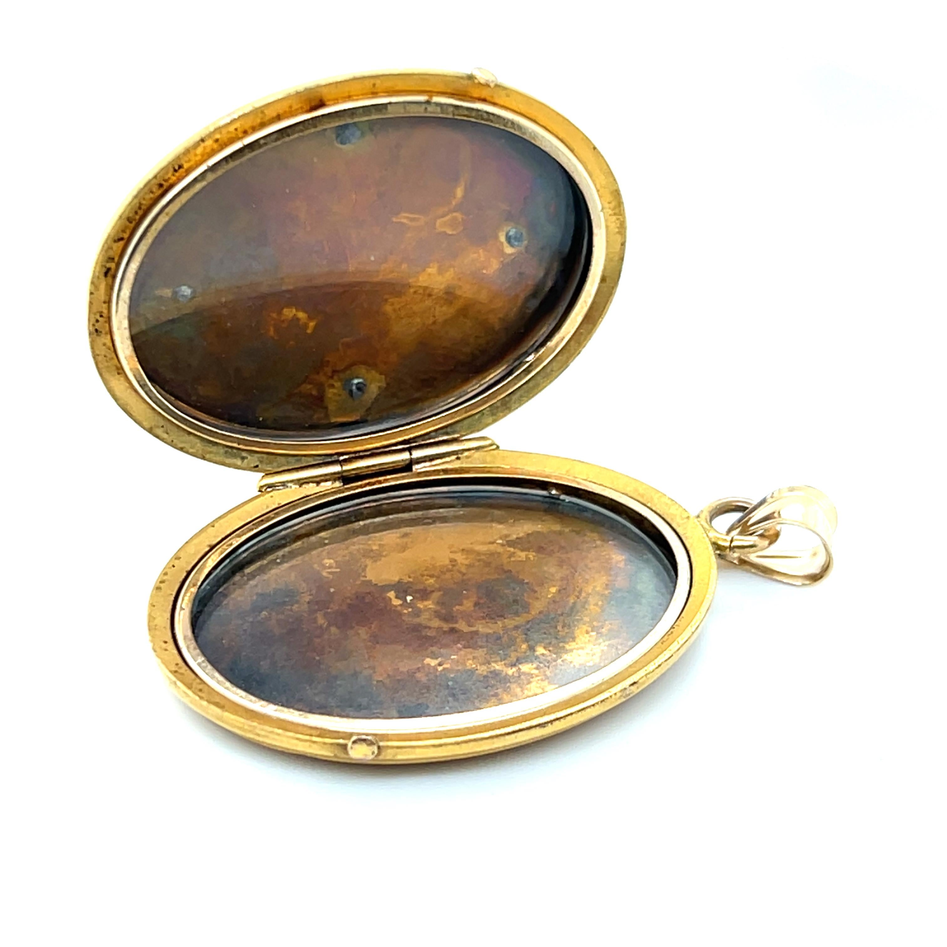Antique Edwardian Carved Agate Cameo and  10k/14k Yellow Gold Locket 1900s For Sale 7