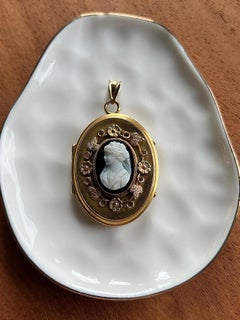 Antique Edwardian Carved Agate Cameo and  10k/14k Yellow Gold Locket 1900s