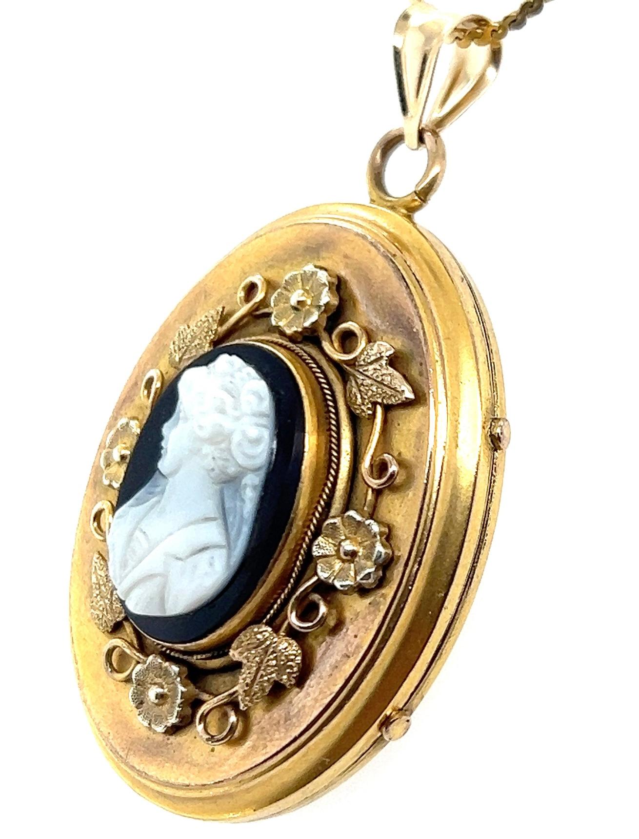 Antique Edwardian Carved Agate Cameo and  10k/14k Yellow Gold Locket 1900s For Sale 1