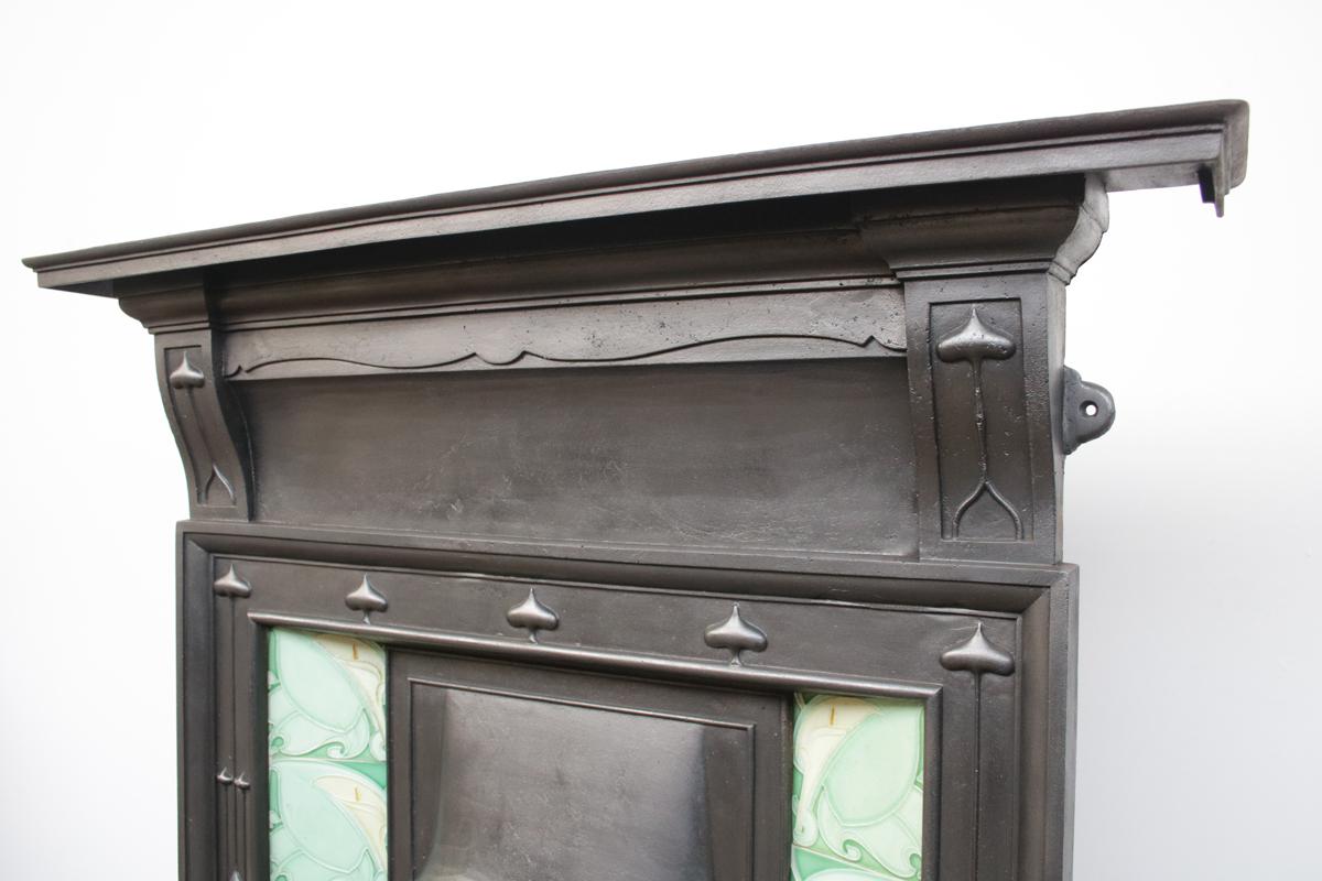Antique Edwardian Cast Iron and Tiled Combination Fireplace In Good Condition In Manchester, GB