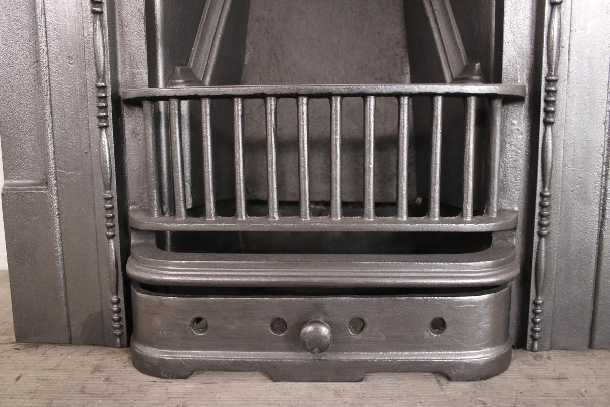 Antique Edwardian Cast Iron Bedroom Fireplace In Good Condition In Manchester, GB