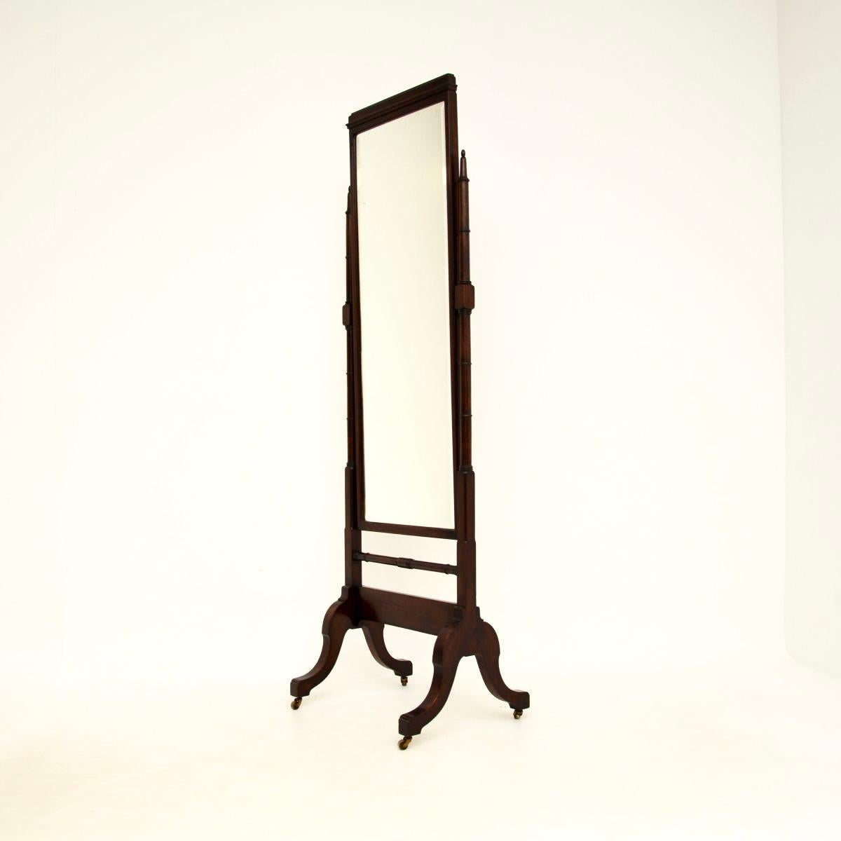 A lovely antique Edwardian Cheval floor mirror. This was made in England, it dates from the 1900-1910 period.

This is of very good quality, it is very well made and is a useful size. The mirror can be tilted and removed for ease of transport. It