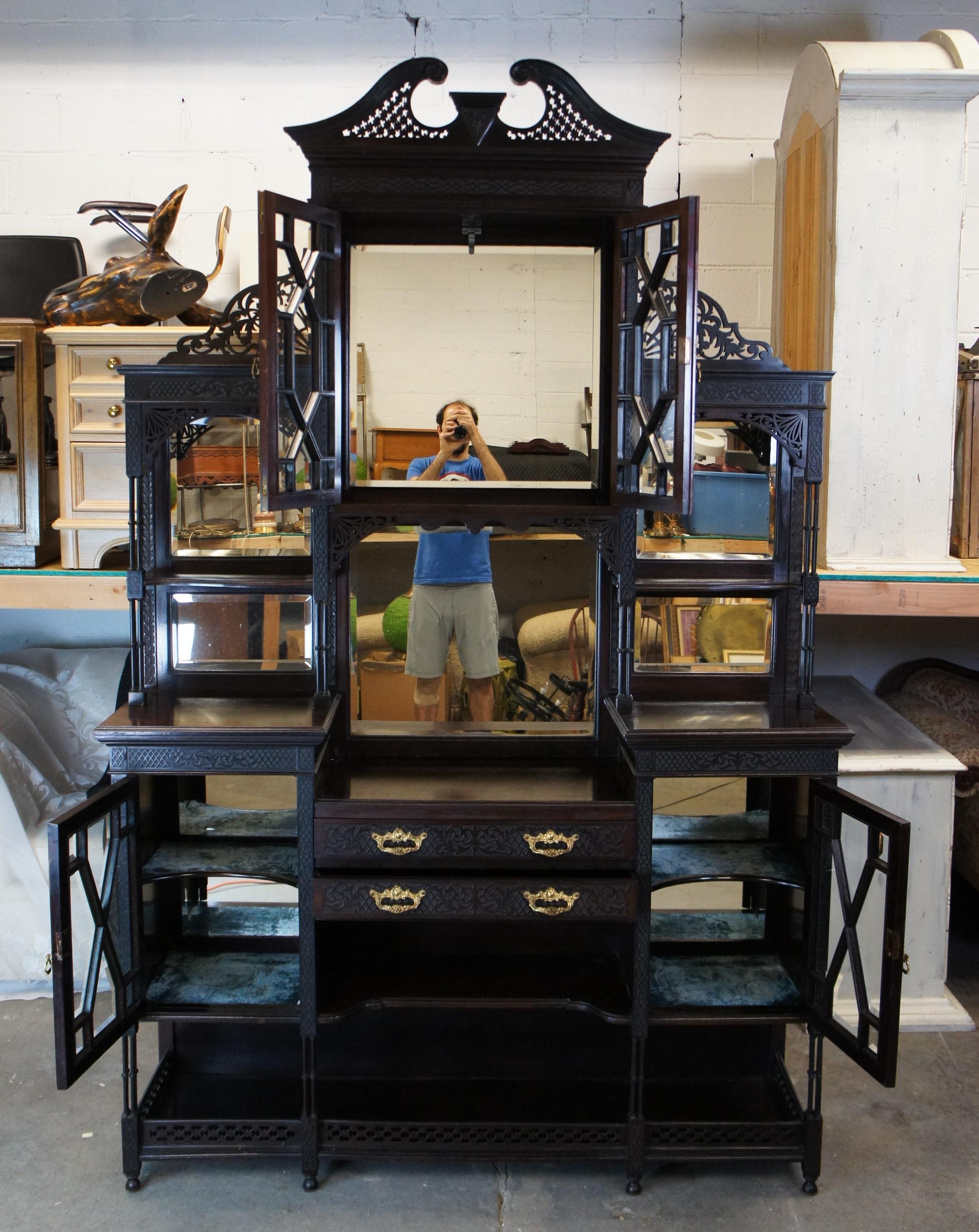 Début du 20ème siècle Ancienne étagère de meuble de rangement chinoise Chippendale en acajou de style édouardien en vente