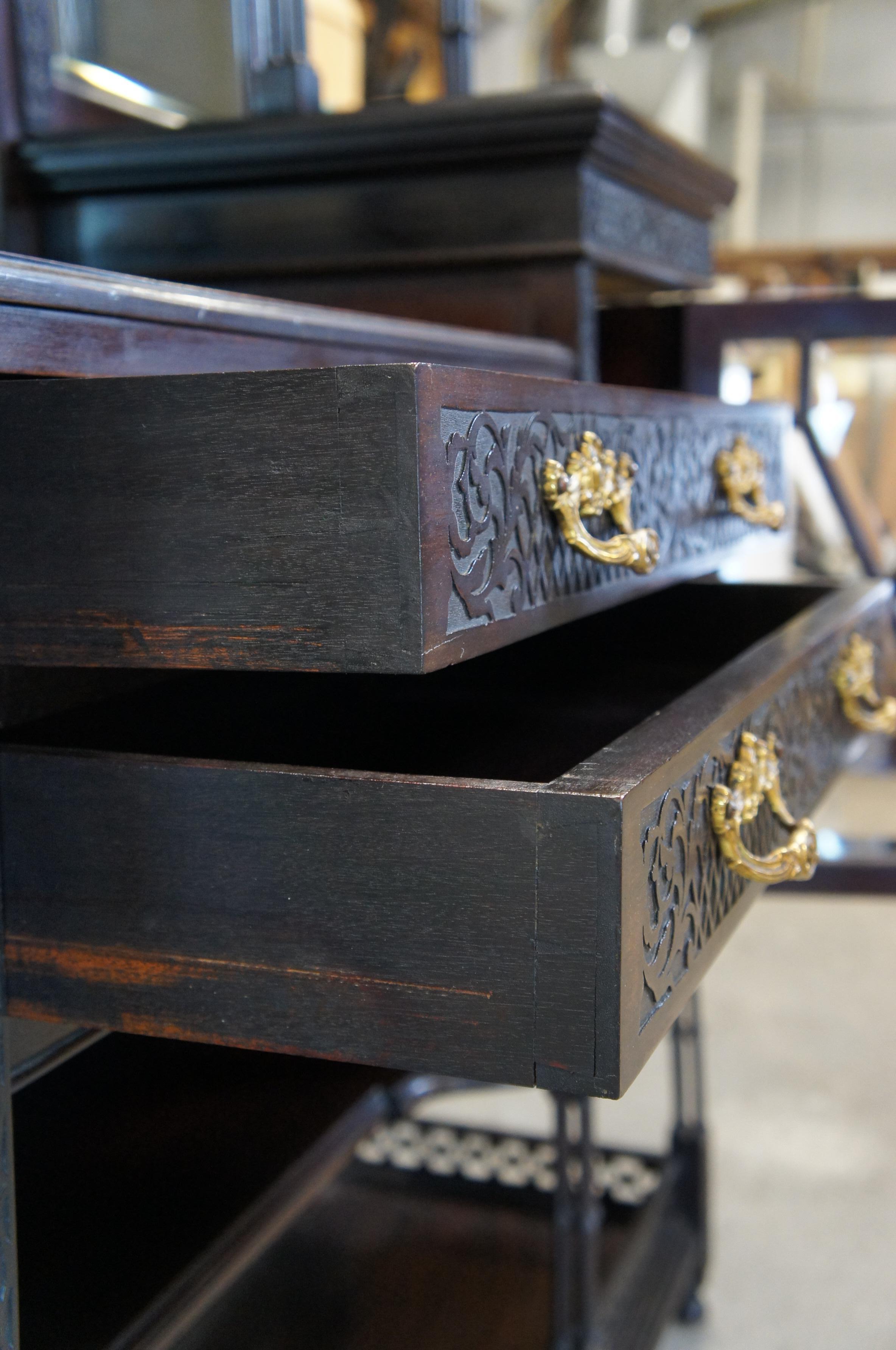 Ancienne étagère de meuble de rangement chinoise Chippendale en acajou de style édouardien en vente 1