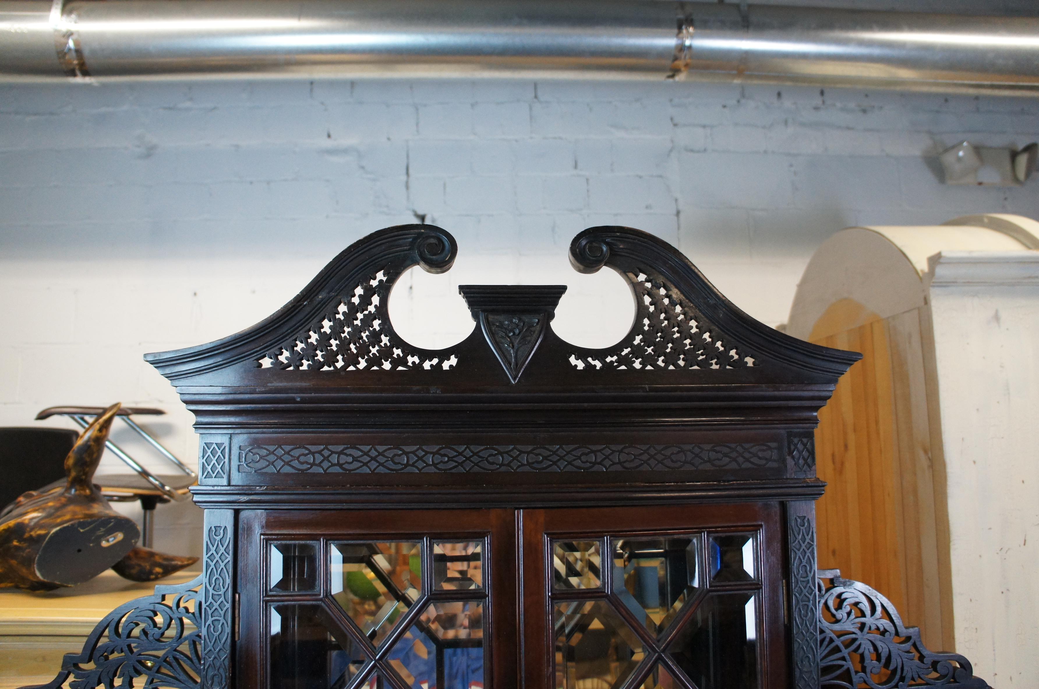 Ancienne étagère de meuble de rangement chinoise Chippendale en acajou de style édouardien en vente 3