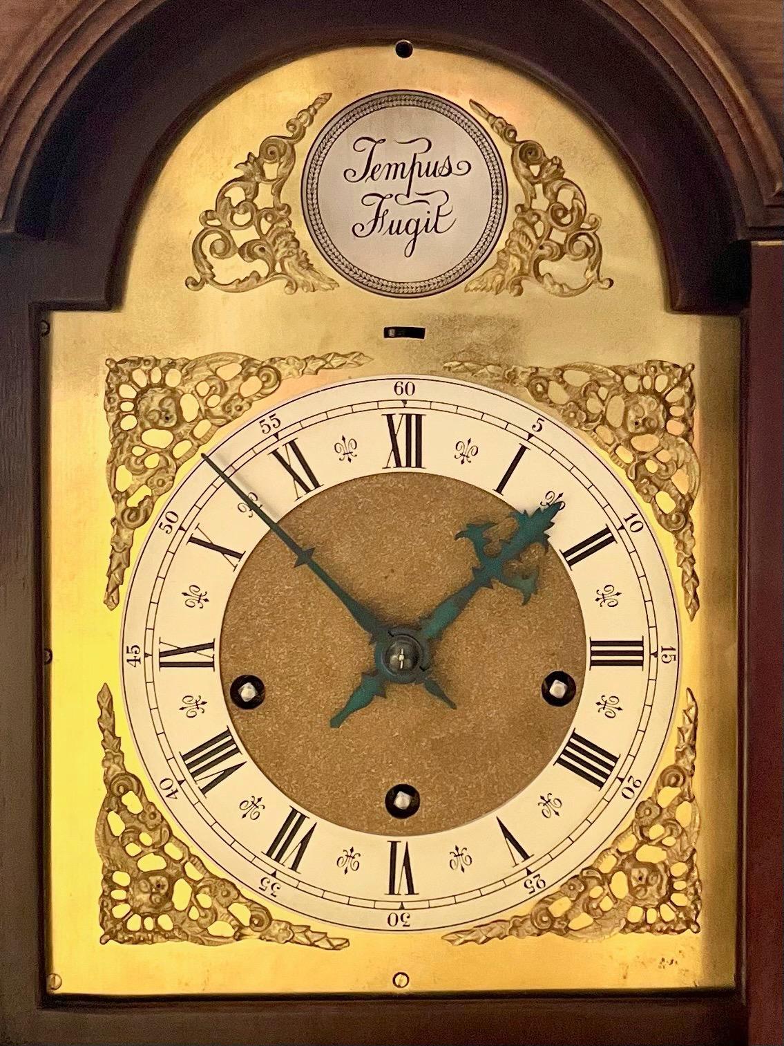 Antique Edwardian Chippendale Style Mahogany Grandmother Clock In Good Condition In London, GB