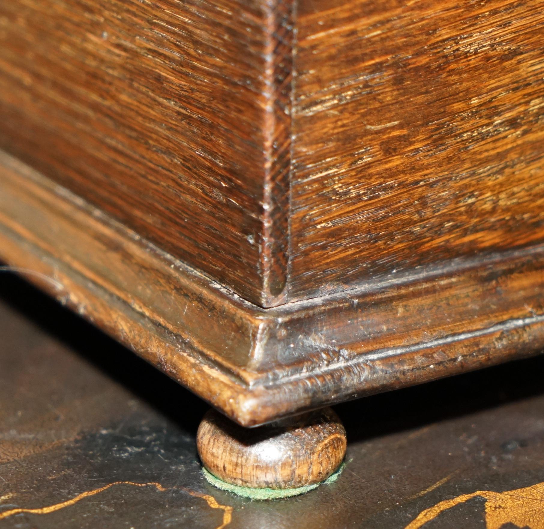 ANTIQUE EDWARDiAN CIRCA 1910 ENGLISH OAK SLIPPERS STORAGE BOX ORNATE HANDLES en venta 5