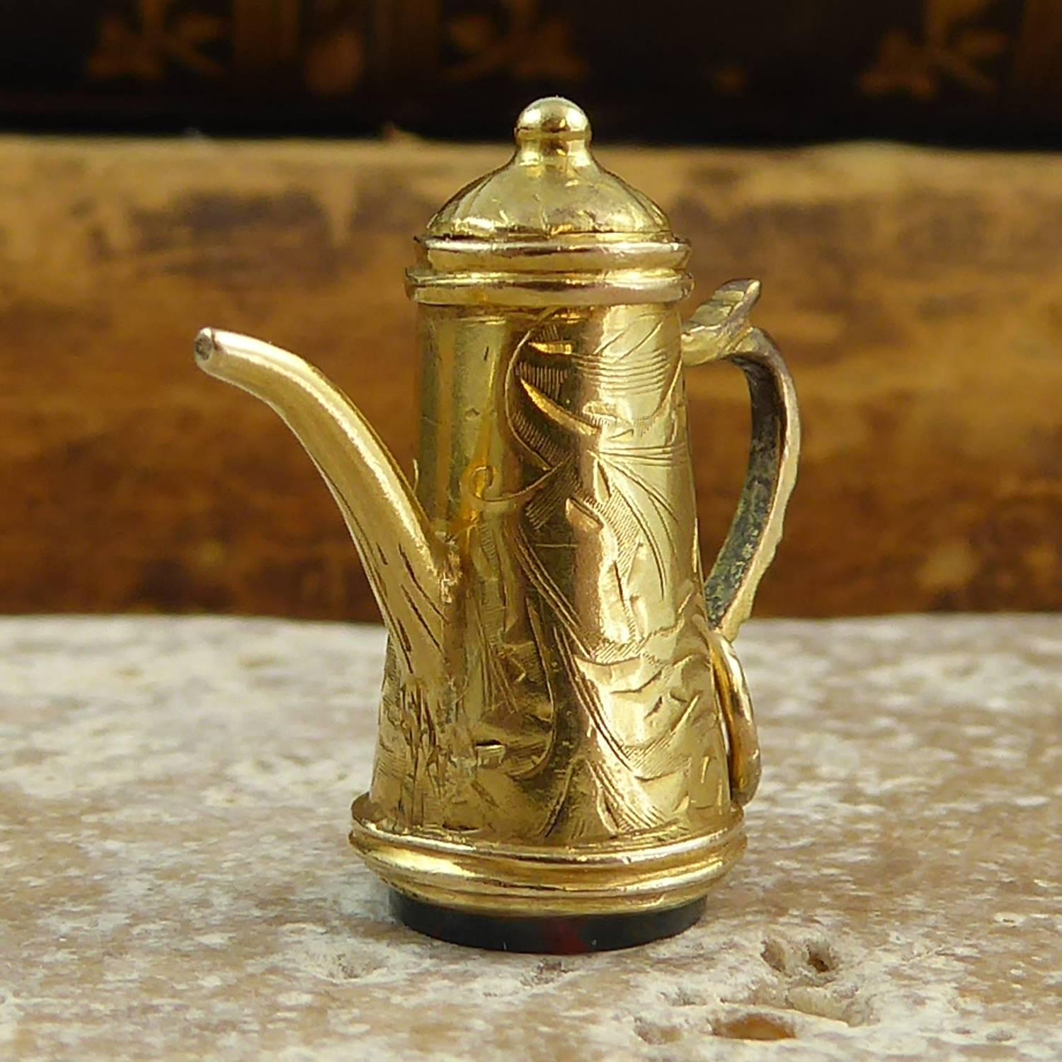 Antique Edwardian Coffee Pot Seal, Bloodstone, Yellow Gold, Hand Engraved In Good Condition In Yorkshire, West Yorkshire