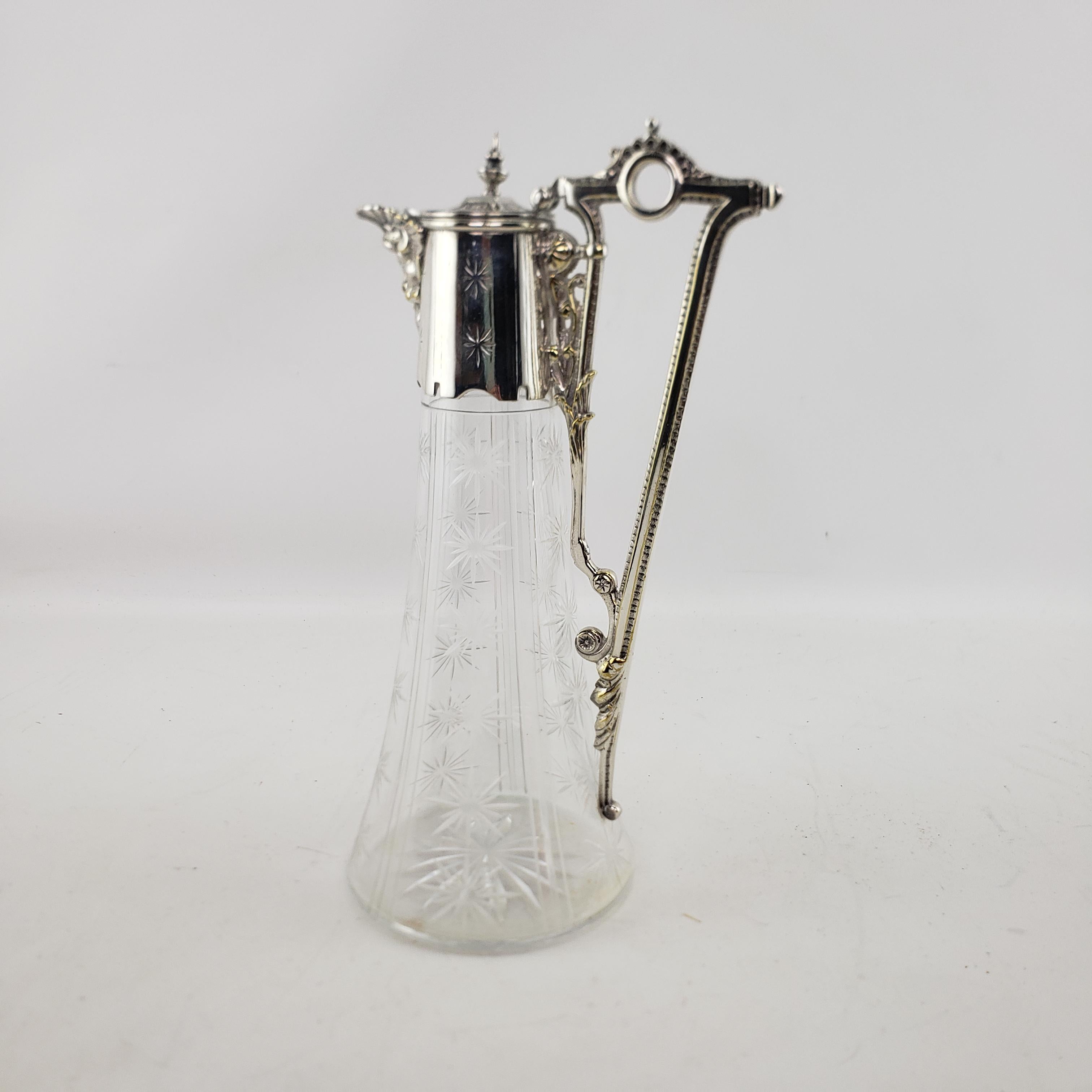 Édouardien Ancienne carafe en cristal taillé et argenté de style édouardien. en vente