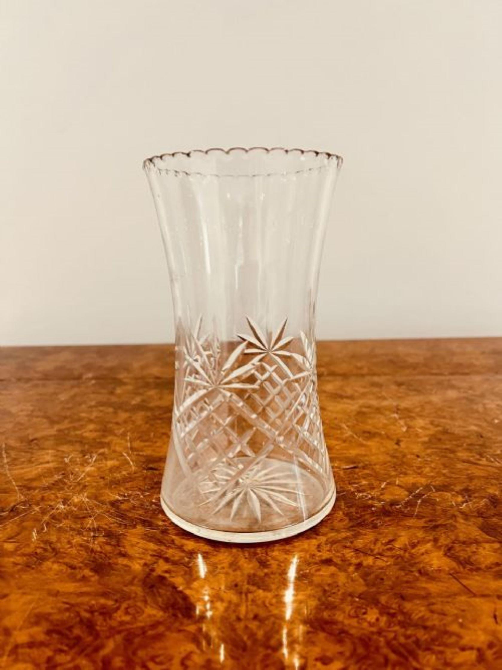 Antike Edwardianische Vase aus geschliffenem Glas  im Zustand „Gut“ im Angebot in Ipswich, GB