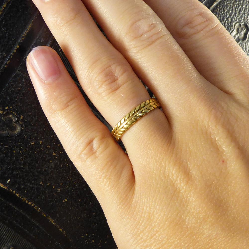 Antique Edwardian Detailed 18 Carat Yellow Gold Wedding Band In Good Condition In Yorkshire, West Yorkshire