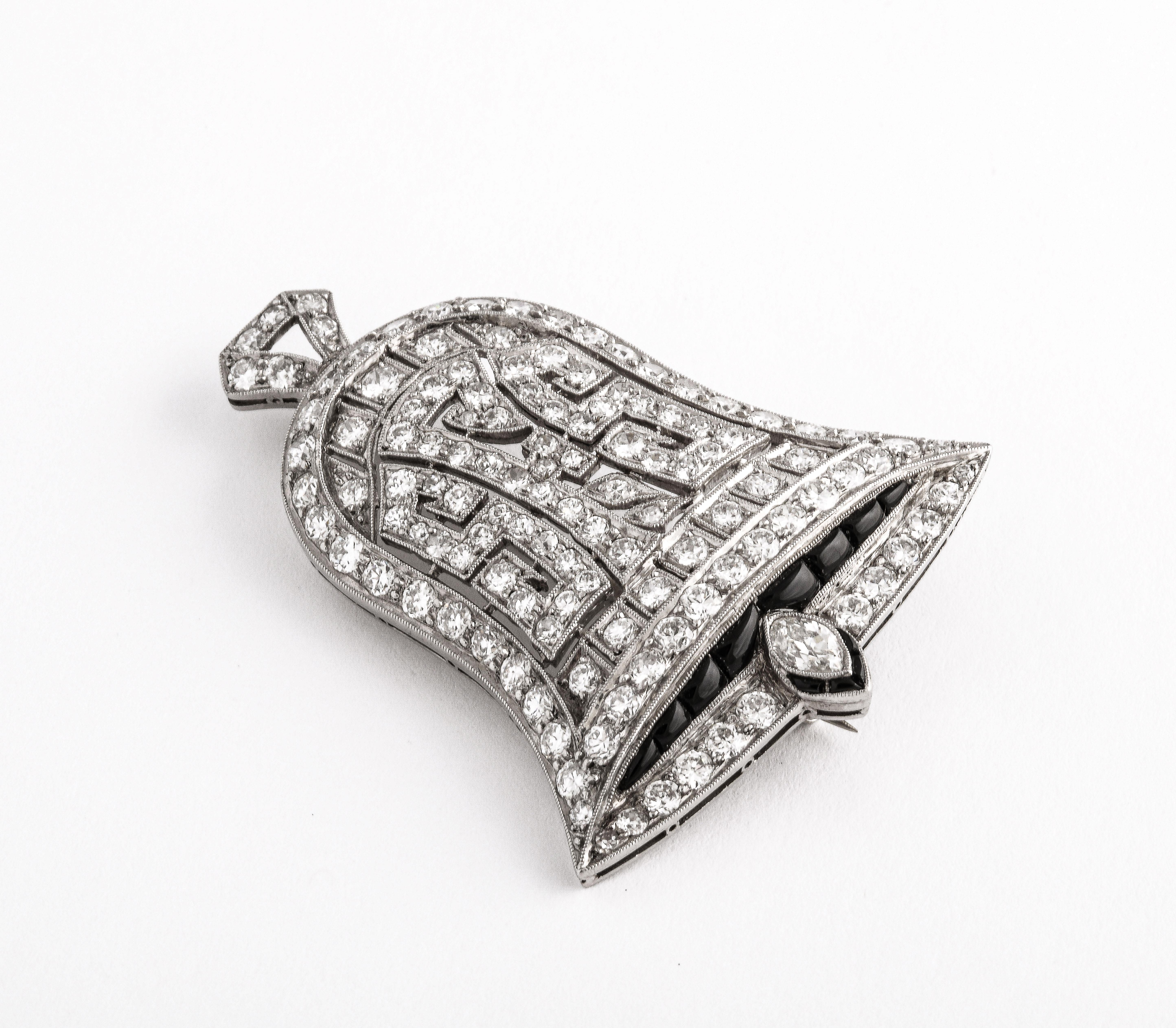 Édouardien Broche ancienne de style édouardien en forme de cloche avec pendentif en diamant et en onyx, c. 1914 en vente