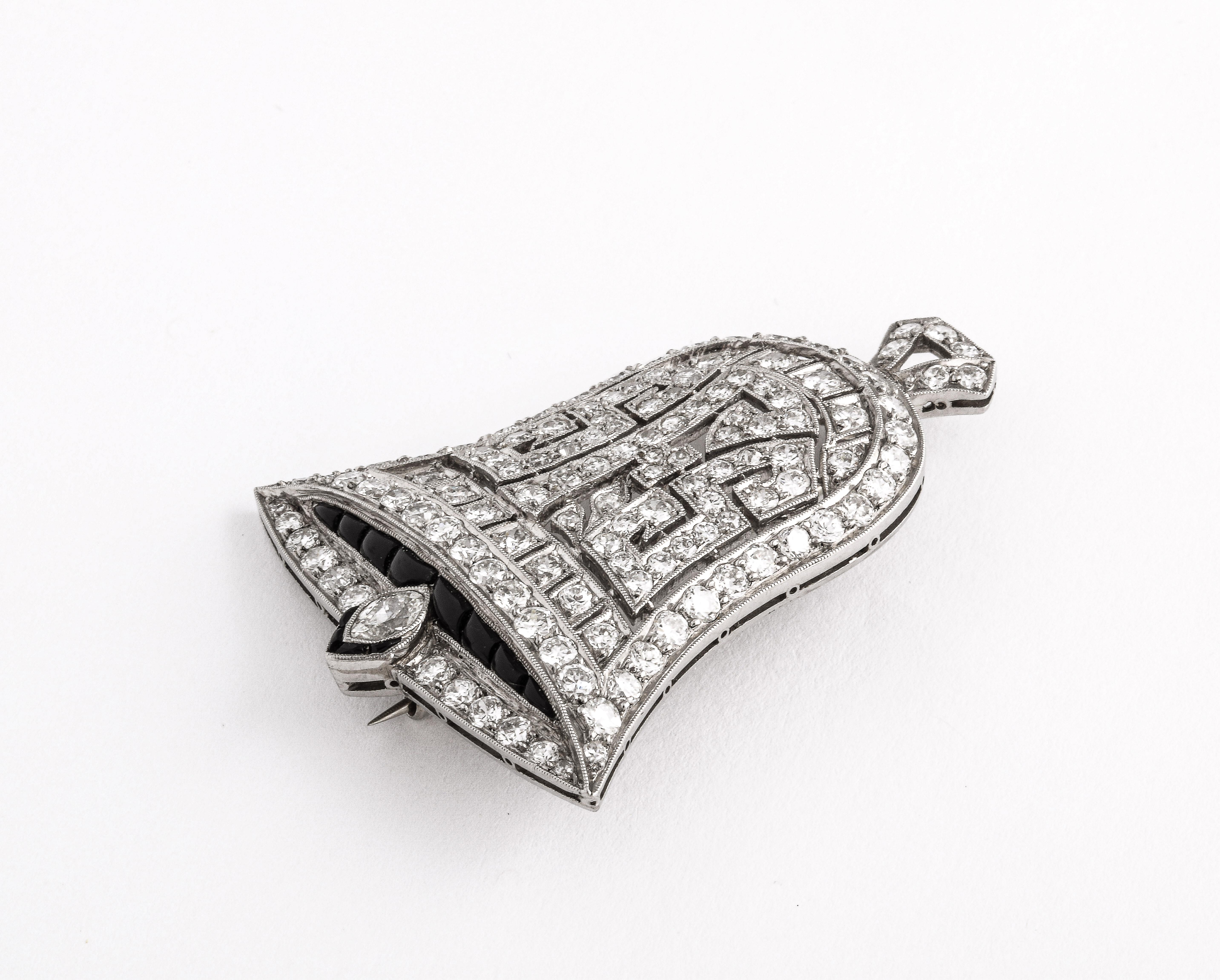 Broche ancienne de style édouardien en forme de cloche avec pendentif en diamant et en onyx, c. 1914 Excellent état - En vente à Stamford, CT