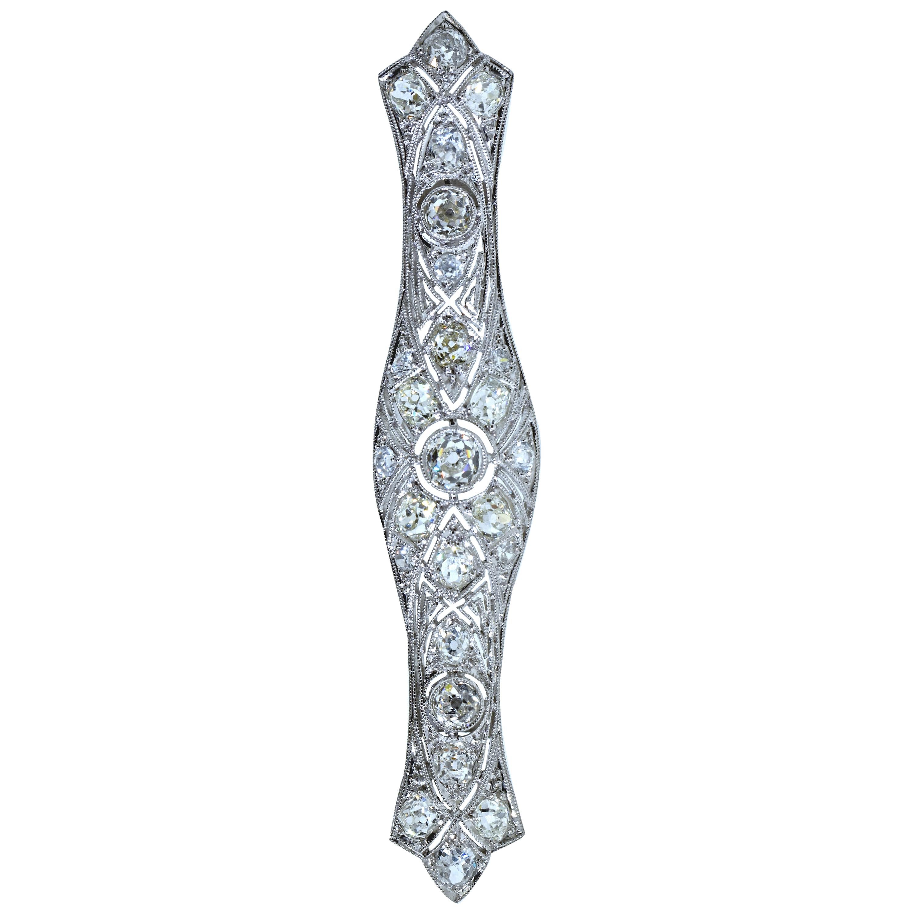 Antique brooch in platinum with fine diamonds.  This is a very large example of this type of an iconic Edwardian piece.  It possesses approximately 4.5 cts of European cut diamonds, all well matched and near colorless (I), and very slightly
