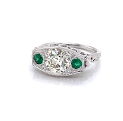 Antiguo anillo eduardiano de filigrana de oro blanco de 18 quilates con diamantes y esmeraldas