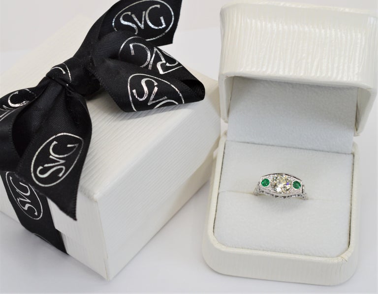 Antique Edwardian Diamond Emerald 18 Karat White Gold Filigree Ring For Sale 7