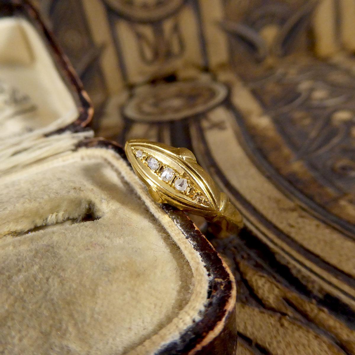 Antiker edwardianischer Diamant-Fischbootring mit fünf Steinen aus 18 Karat Gelbgold 4