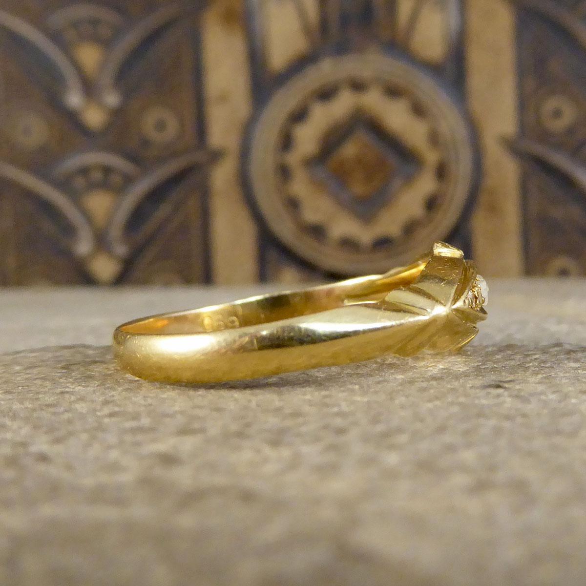 Antiker edwardianischer Diamant-Fischbootring mit fünf Steinen aus 18 Karat Gelbgold (Edwardian)