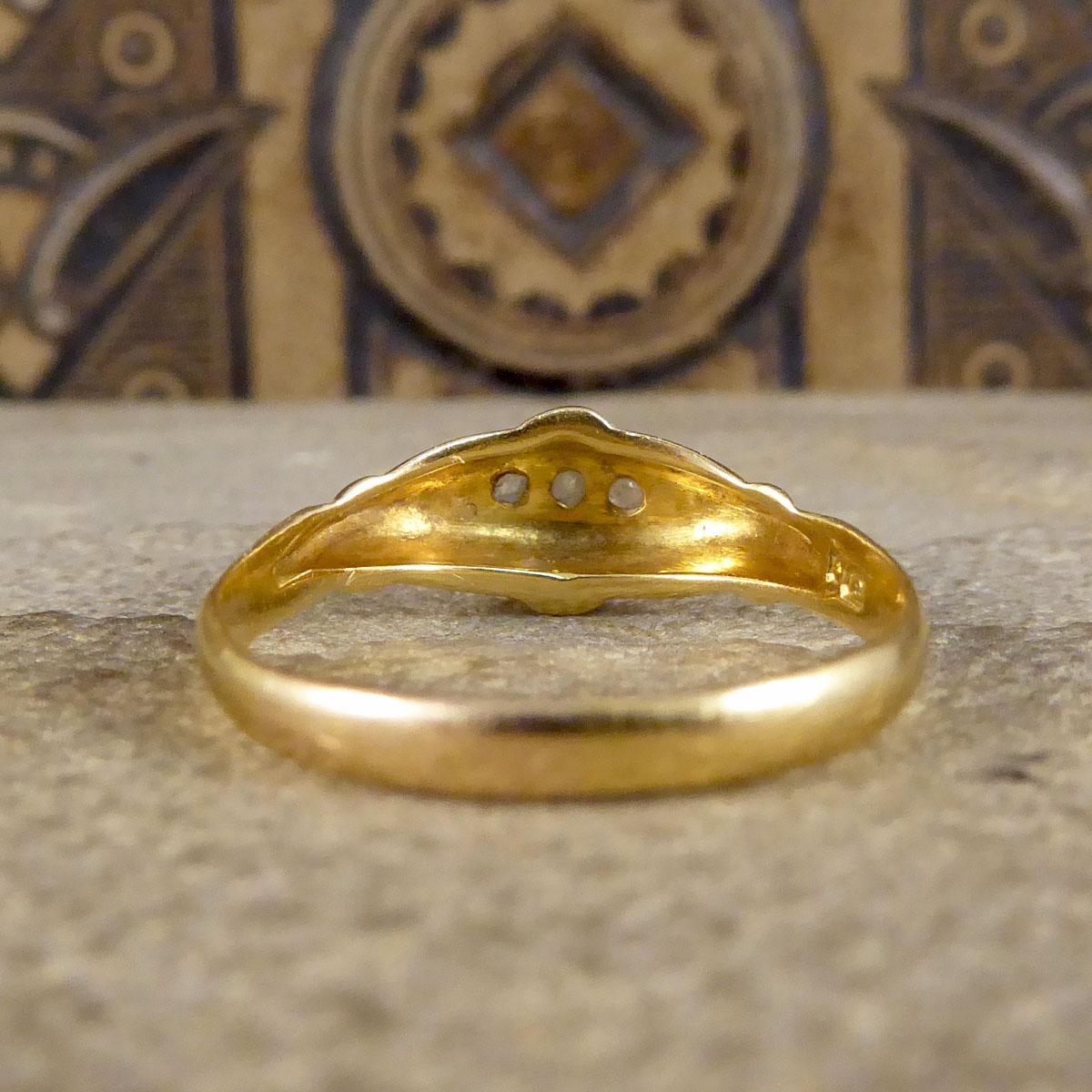Antiker edwardianischer Diamant-Fischbootring mit fünf Steinen aus 18 Karat Gelbgold (Rosenschliff)
