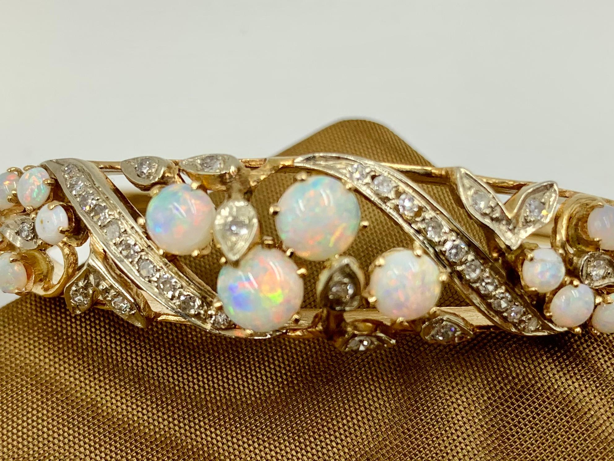 Bracelet jonc édouardien ancien réticulé en or 14 carats avec opales et diamants en vente 1
