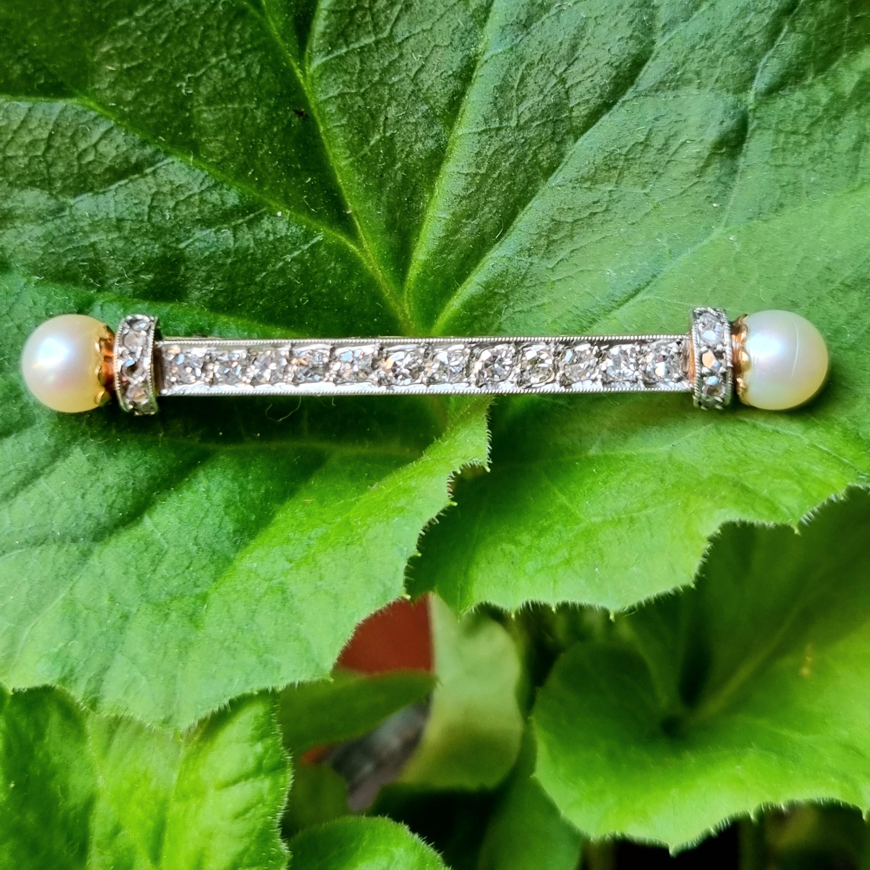 Antique Edwardian Diamond, Pearl Bar Brooch (Early 20th Century) In Good Condition For Sale In OVIEDO, AS