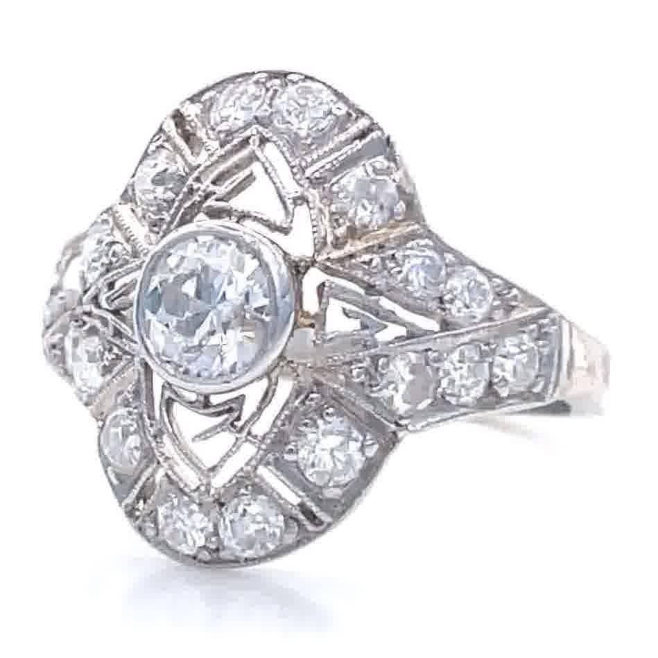 Antique Edwardian Diamond Platinum Filigree Ring In Excellent Condition In Beverly Hills, CA