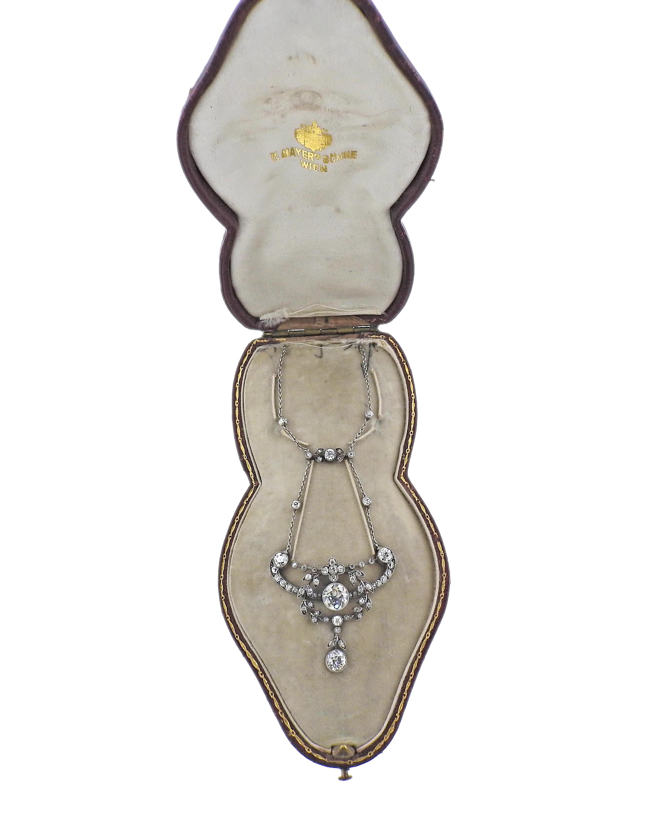 Exquisite edwardianische Platin-Halskette mit Anhänger, der in eine Brosche umgewandelt werden kann. Kommt mit original antiken Box, und Hardware mit Werkzeug zu konvertieren. Die Halskette ist 18