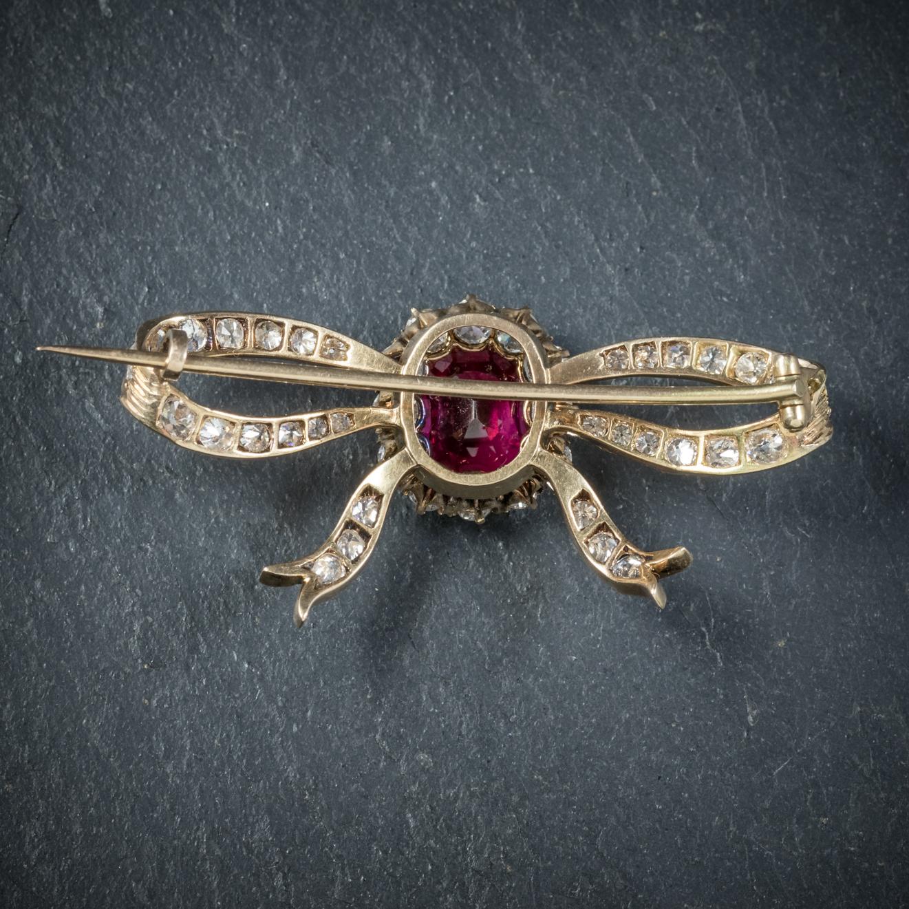Antique Edwardian Diamond Verneuil Ruby 18 Carat Gold circa 1910 Brooch In Good Condition For Sale In Lancaster , GB