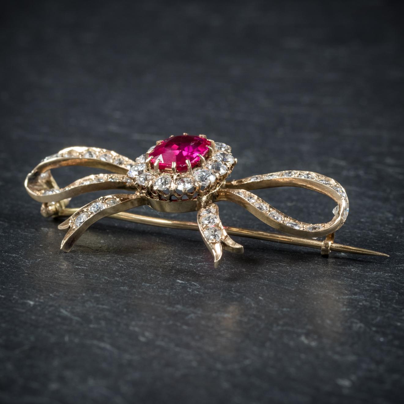 Women's Antique Edwardian Diamond Verneuil Ruby 18 Carat Gold circa 1910 Brooch For Sale