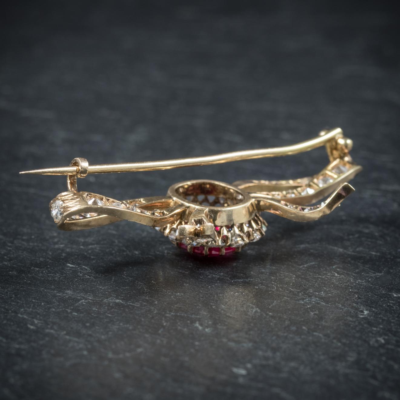 Antique Edwardian Diamond Verneuil Ruby 18 Carat Gold circa 1910 Brooch For Sale 1