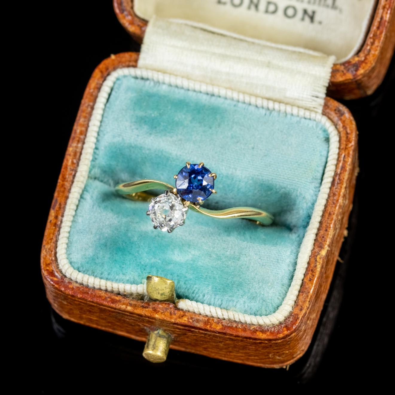 Antique Edwardian Diamond Sapphire 18 Carat Gold circa 1910 Twist Ring For Sale 2