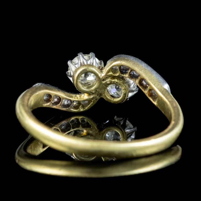 Taille vieille Europe Bague édouardienne ancienne Toi Et Moi torsadée en diamants 0,66 carat en vente