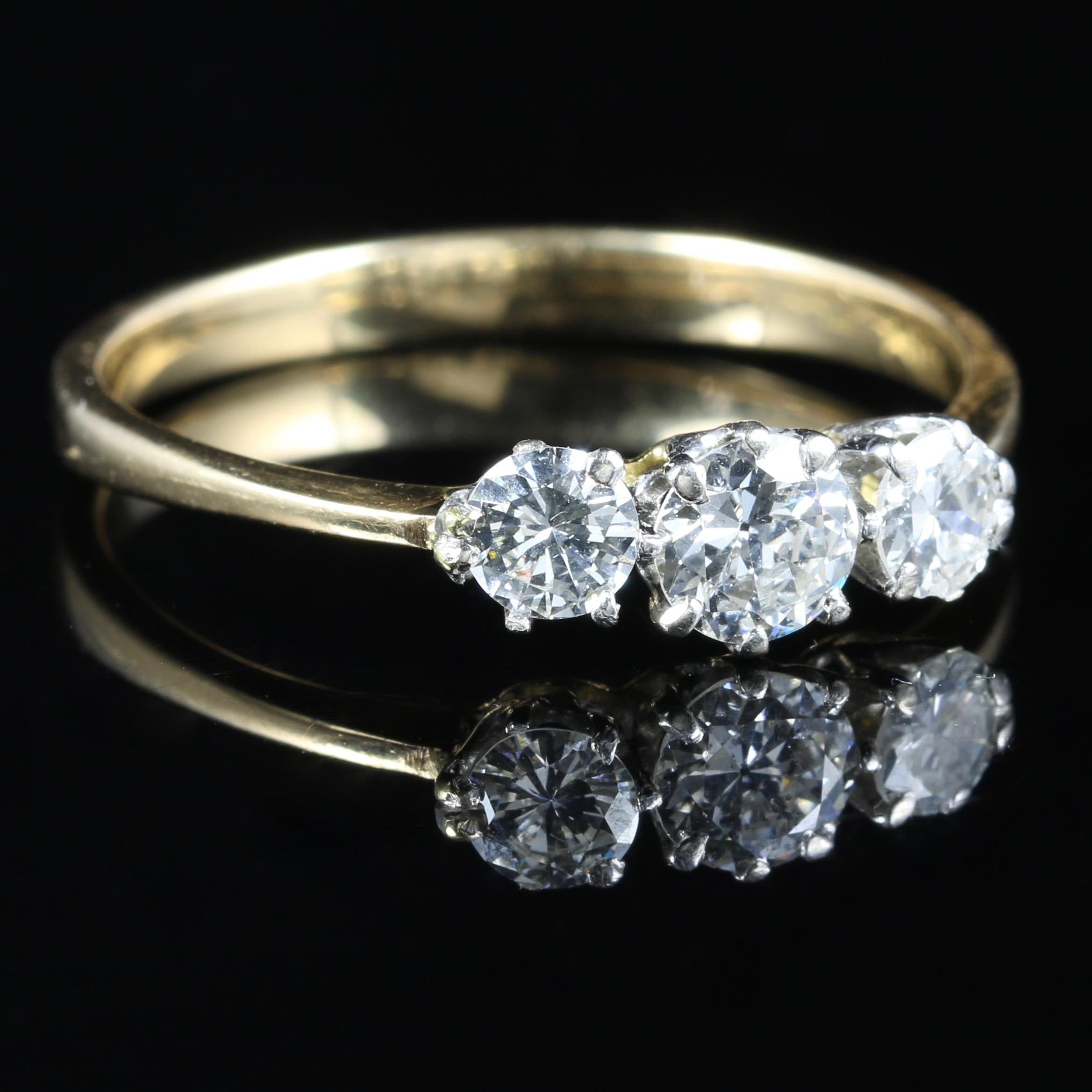 Antique Edwardian Diamond Trilogy Ring 18 Carat Platinum, circa 1915 Damen